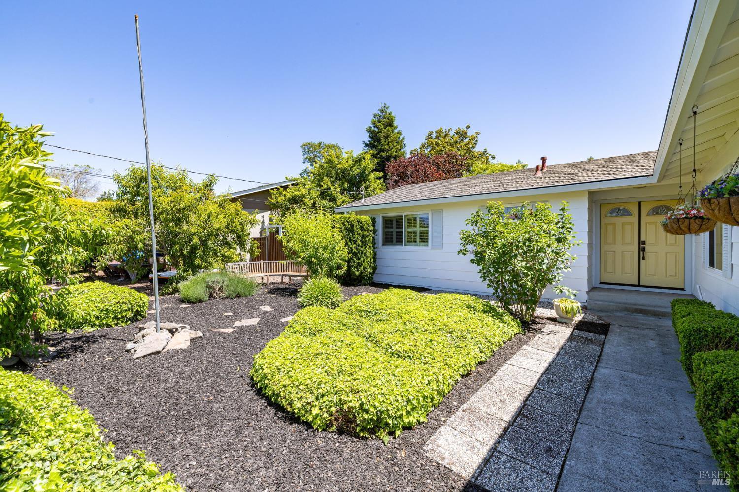 Petaluma, California, 94954, United States, 3 Bedrooms Bedrooms, ,2 BathroomsBathrooms,Residential,For Sale,2047948