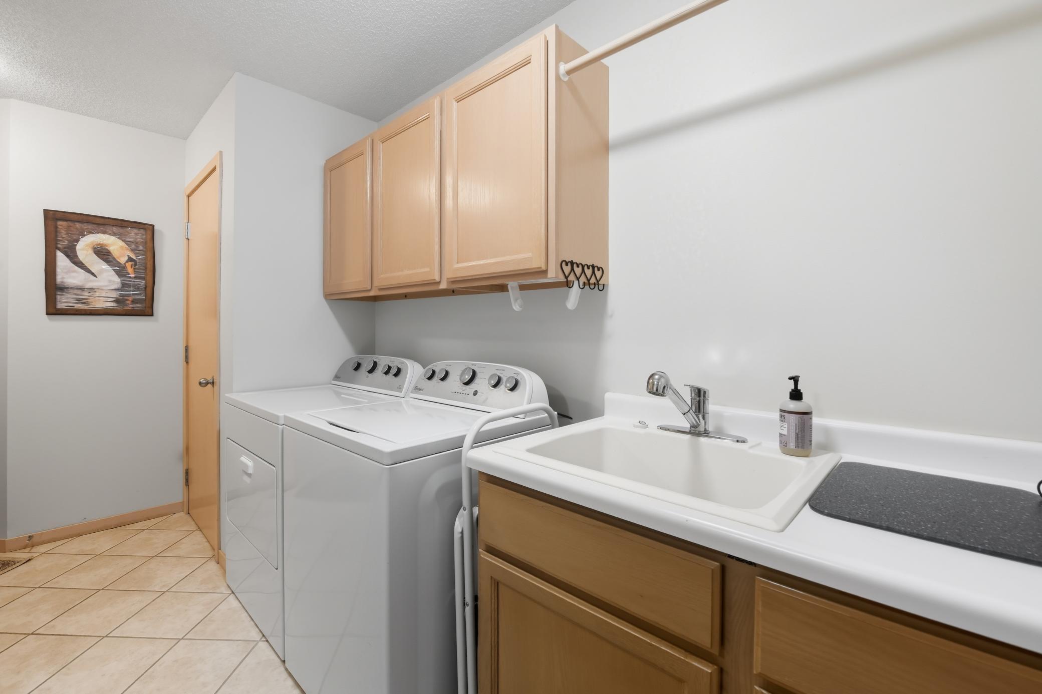 Shorewood, Minnesota, 55331, United States, 2 Bedrooms Bedrooms, ,3 BathroomsBathrooms,Residential,For Sale,1956041