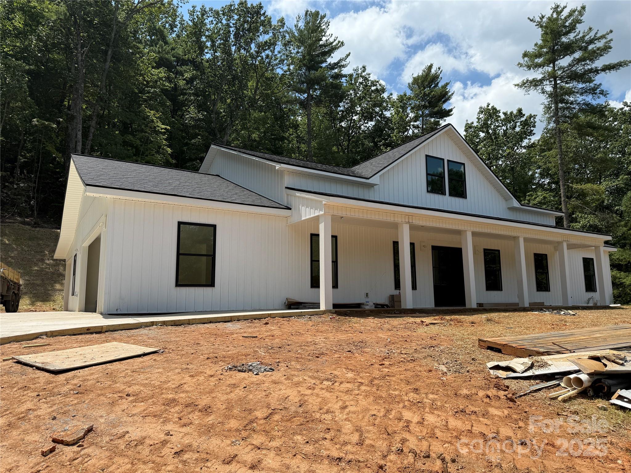 Lenoir, North Carolina, 28645, United States, 4 Bedrooms Bedrooms, ,3 BathroomsBathrooms,Residential,For Sale,1906492