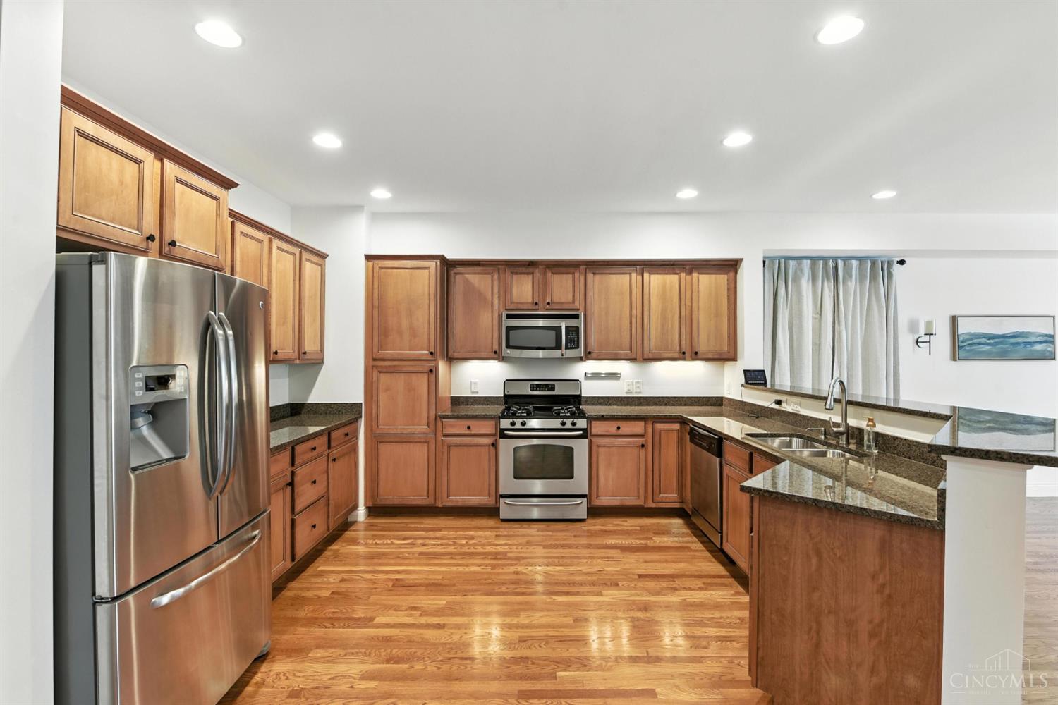 Cincinnati, Ohio, 45226, United States, 3 Bedrooms Bedrooms, ,4 BathroomsBathrooms,Residential,For Sale,1907461