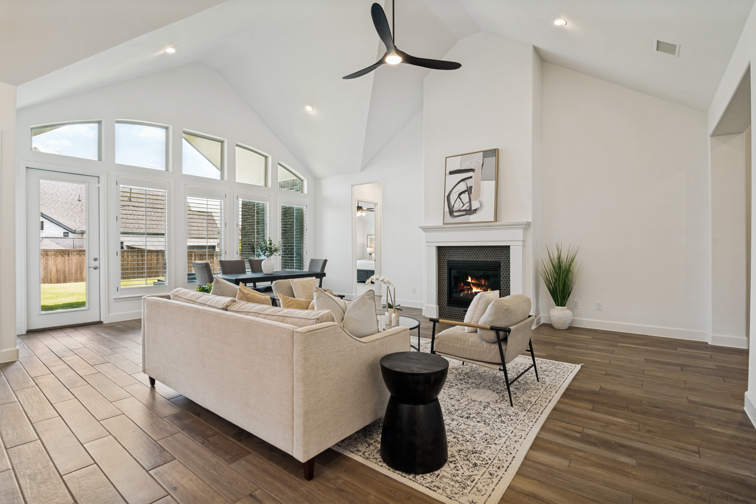  Better Than New  Perry Home on Expansive Nearly Half-Acre Lot - 物件實景