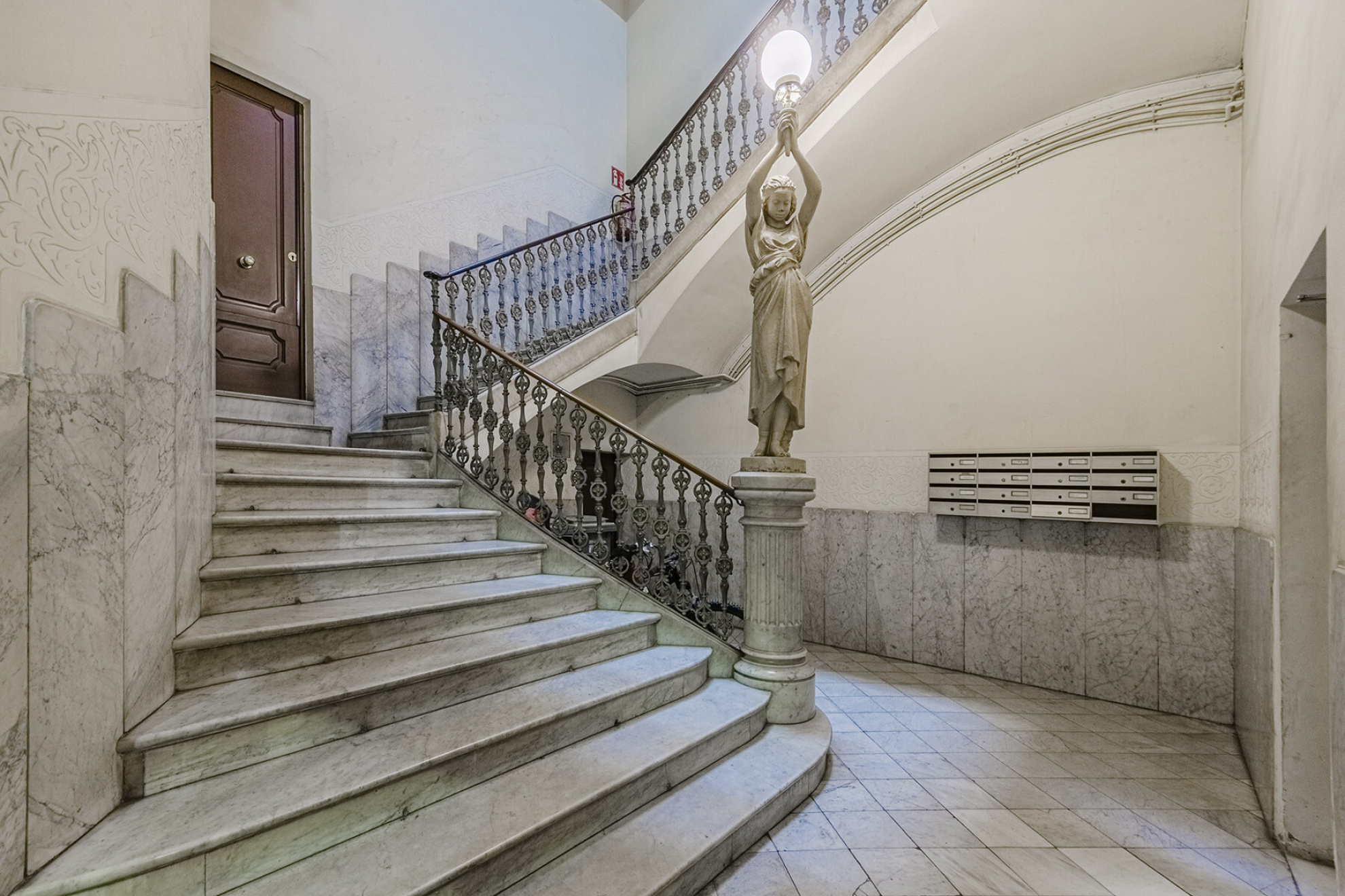  Impressive duplex adjacent to Gaudí