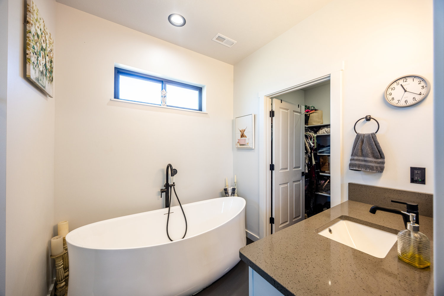 Sheridan, Wyoming, 82801, United States, 3 Bedrooms Bedrooms, ,2 BathroomsBathrooms,Residential,For Sale,1983795