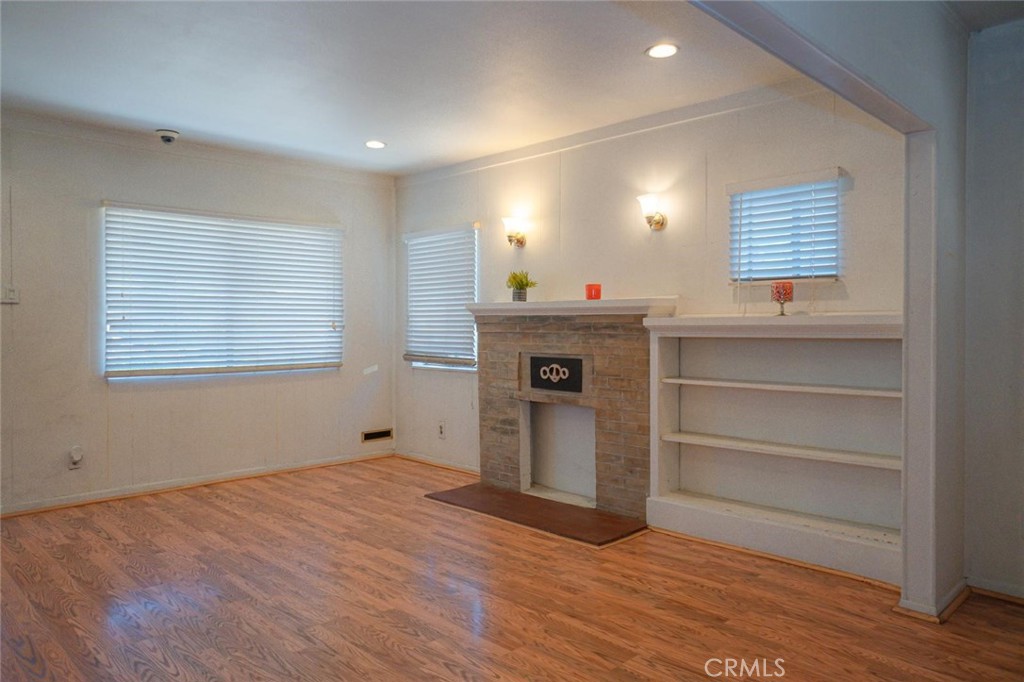 Los Angeles, California, 90043, United States, 2 Bedrooms Bedrooms, ,1 BathroomBathrooms,Residential,For Sale,1905561