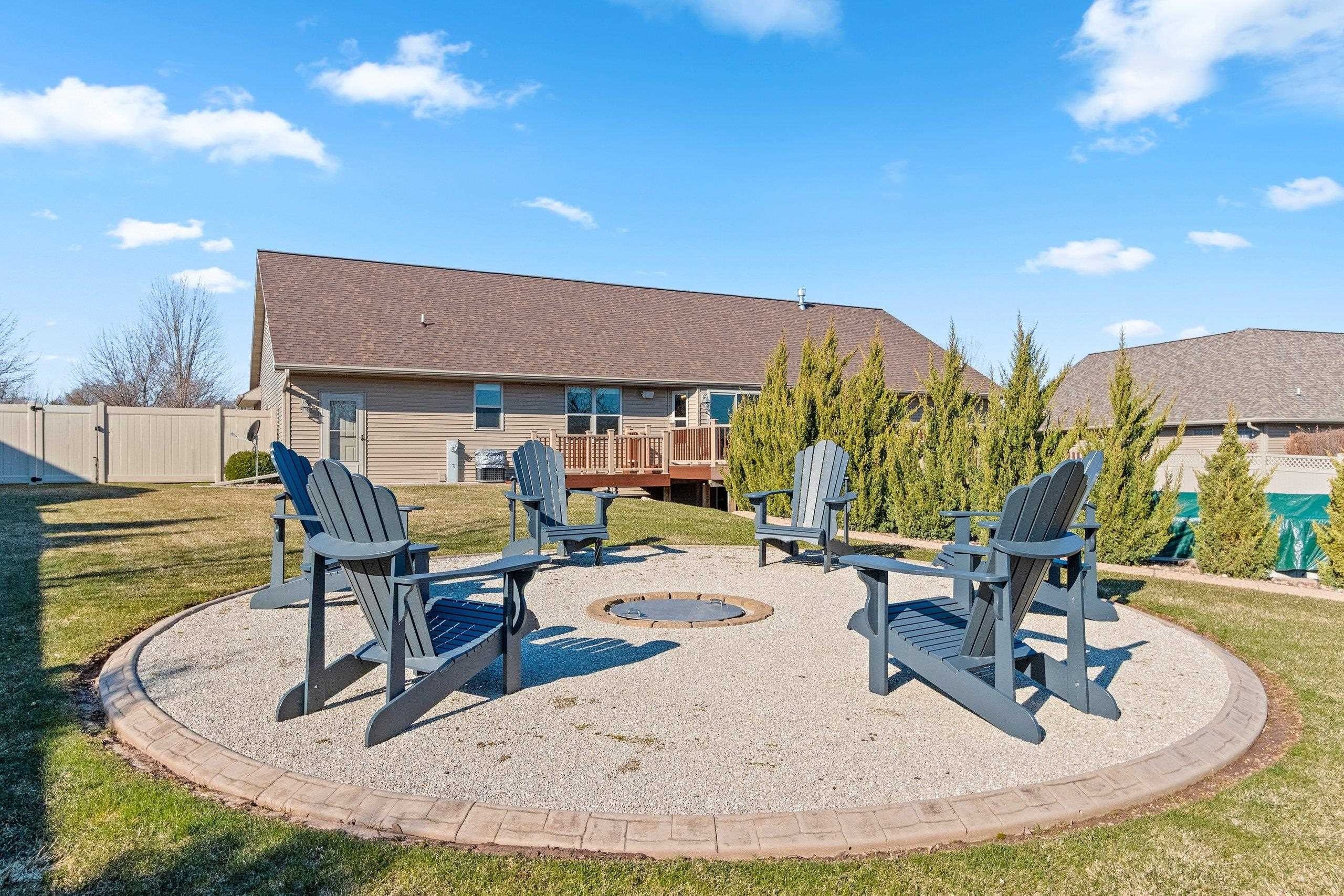 DE PERE, Wisconsin, 54115, United States, 5 Bedrooms Bedrooms, ,4 BathroomsBathrooms,Residential,For Sale,2048678