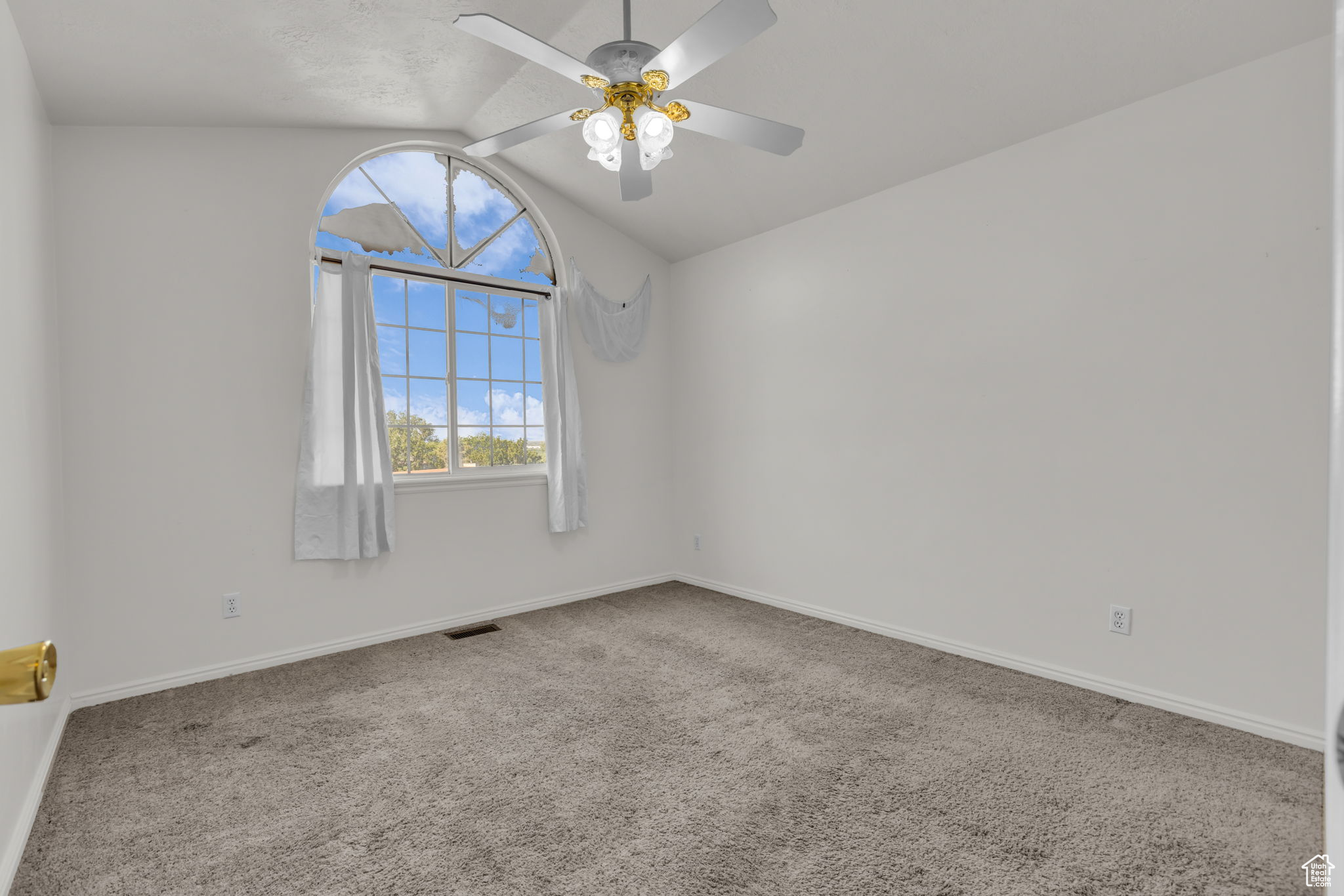 Ogden, Utah, 84404, United States, 4 Bedrooms Bedrooms, ,3 BathroomsBathrooms,Residential,For Sale,1867138