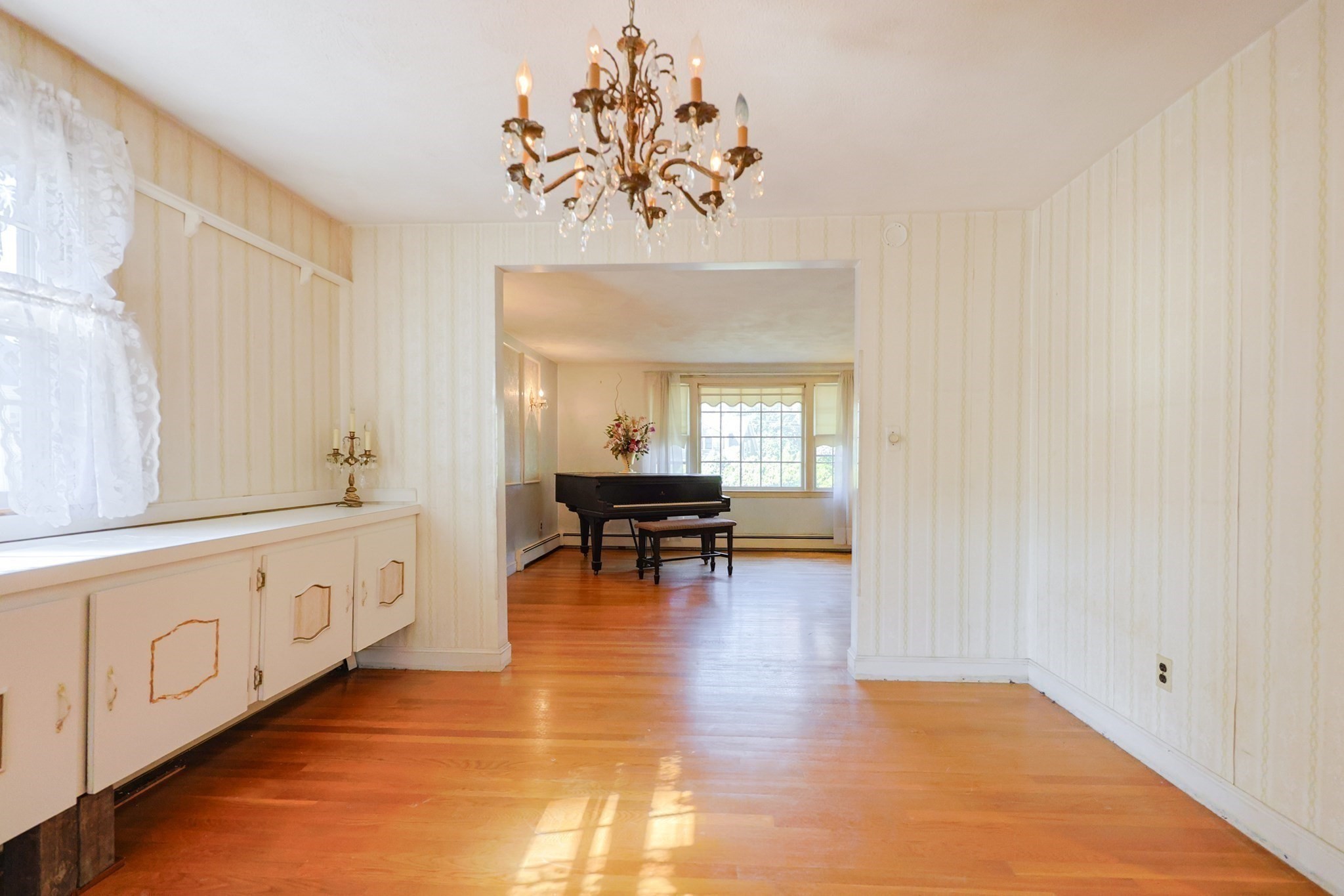 Reading, Massachusetts, 01867, United States, 3 Bedrooms Bedrooms, ,1 BathroomBathrooms,Residential,For Sale,1979486