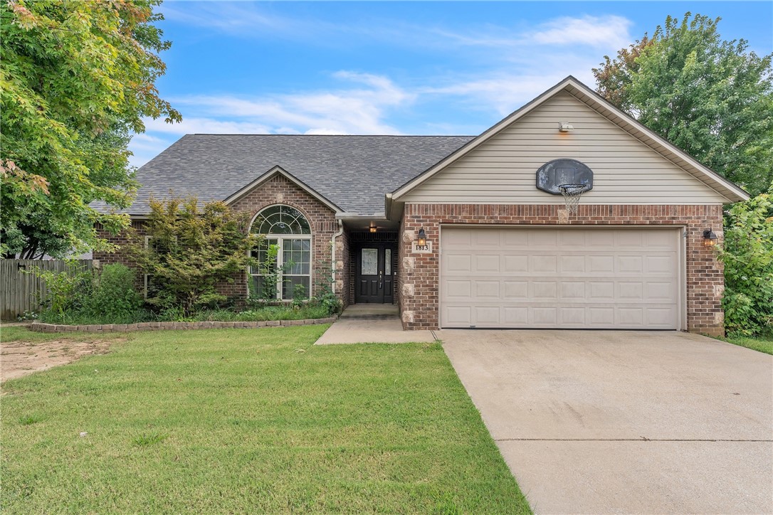 Bentonville, Arkansas, 72713, United States, 5 Bedrooms Bedrooms, ,3 BathroomsBathrooms,Residential,For Sale,1882390