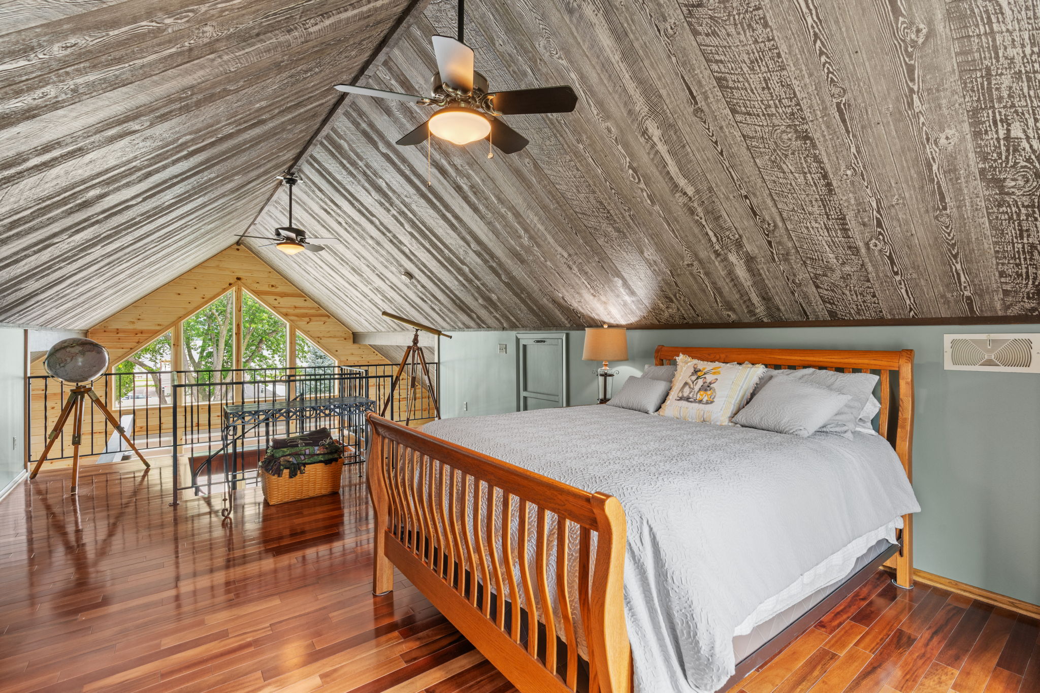  Scenic Chalet Retreat with Unforgettable Lake Pepin Views - 物件實景