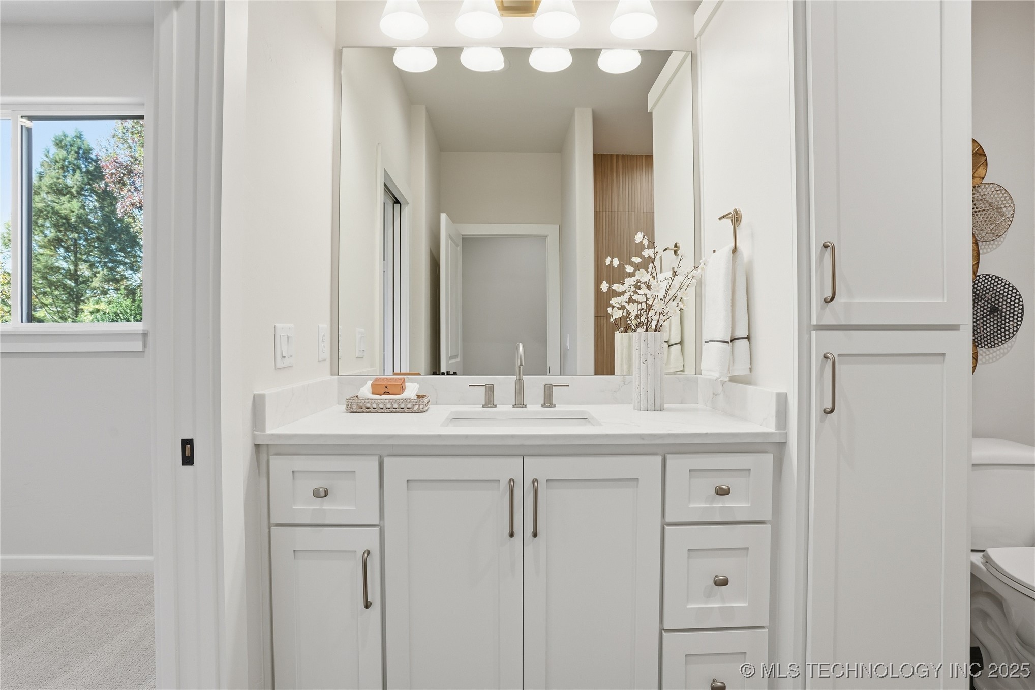 Tulsa, Oklahoma, 74114, United States, 4 Bedrooms Bedrooms, ,5 BathroomsBathrooms,Residential,For Sale,1990982