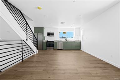 Van Nuys, California, 91405, United States, 11 Bedrooms Bedrooms, ,Residential,For Sale,1763615