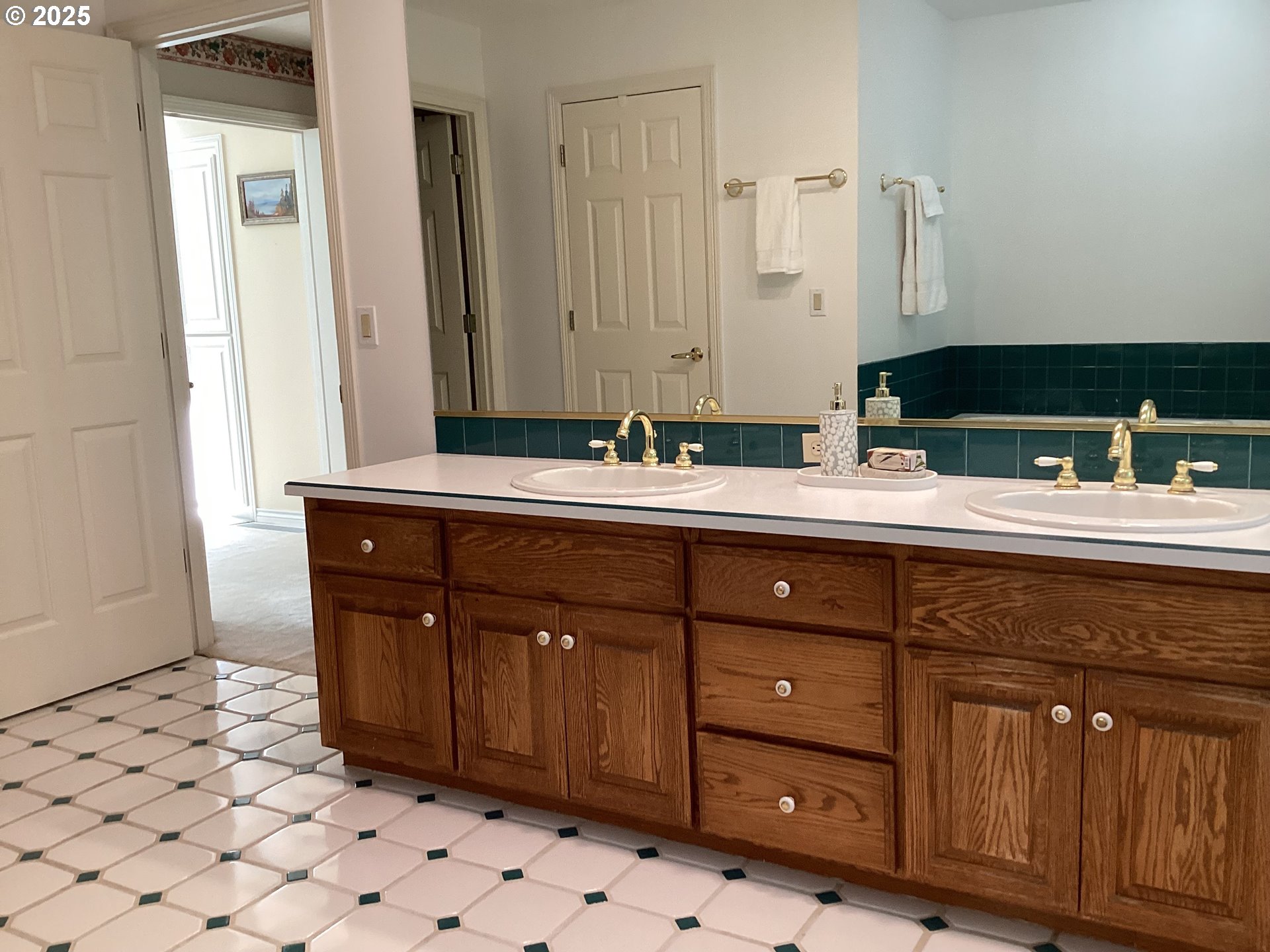 Portland, Oregon, 97223, United States, 4 Bedrooms Bedrooms, ,2 BathroomsBathrooms,Residential,For Sale,1892030