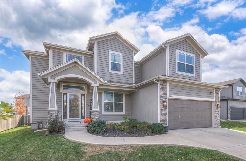 Olathe, Kansas, 66062, United States, 4 Bedrooms Bedrooms, ,4 BathroomsBathrooms,Residential,For Sale,1992047