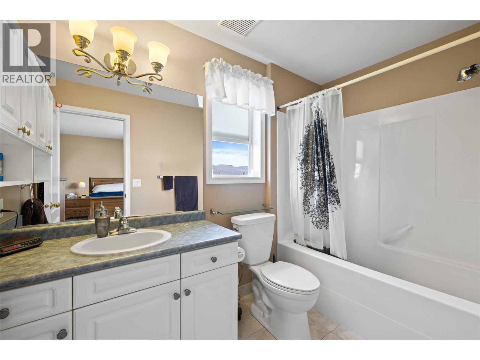 LAKE COUNTRY, British Columbia, V4V 1J1, CA, 5 Bedrooms Bedrooms, ,3 BathroomsBathrooms,Residential,For Sale,1950737
