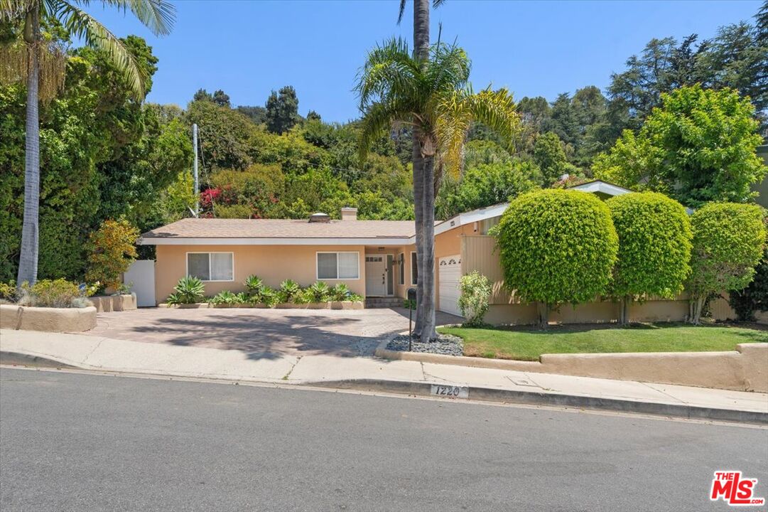 Los Angeles, California, 90049, United States, 3 Bedrooms Bedrooms, ,3 BathroomsBathrooms,Residential,For Sale,1908650