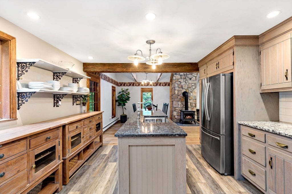 Kingston, Massachusetts, 02364, United States, 3 Bedrooms Bedrooms, ,2 BathroomsBathrooms,Residential,For Sale,1975778