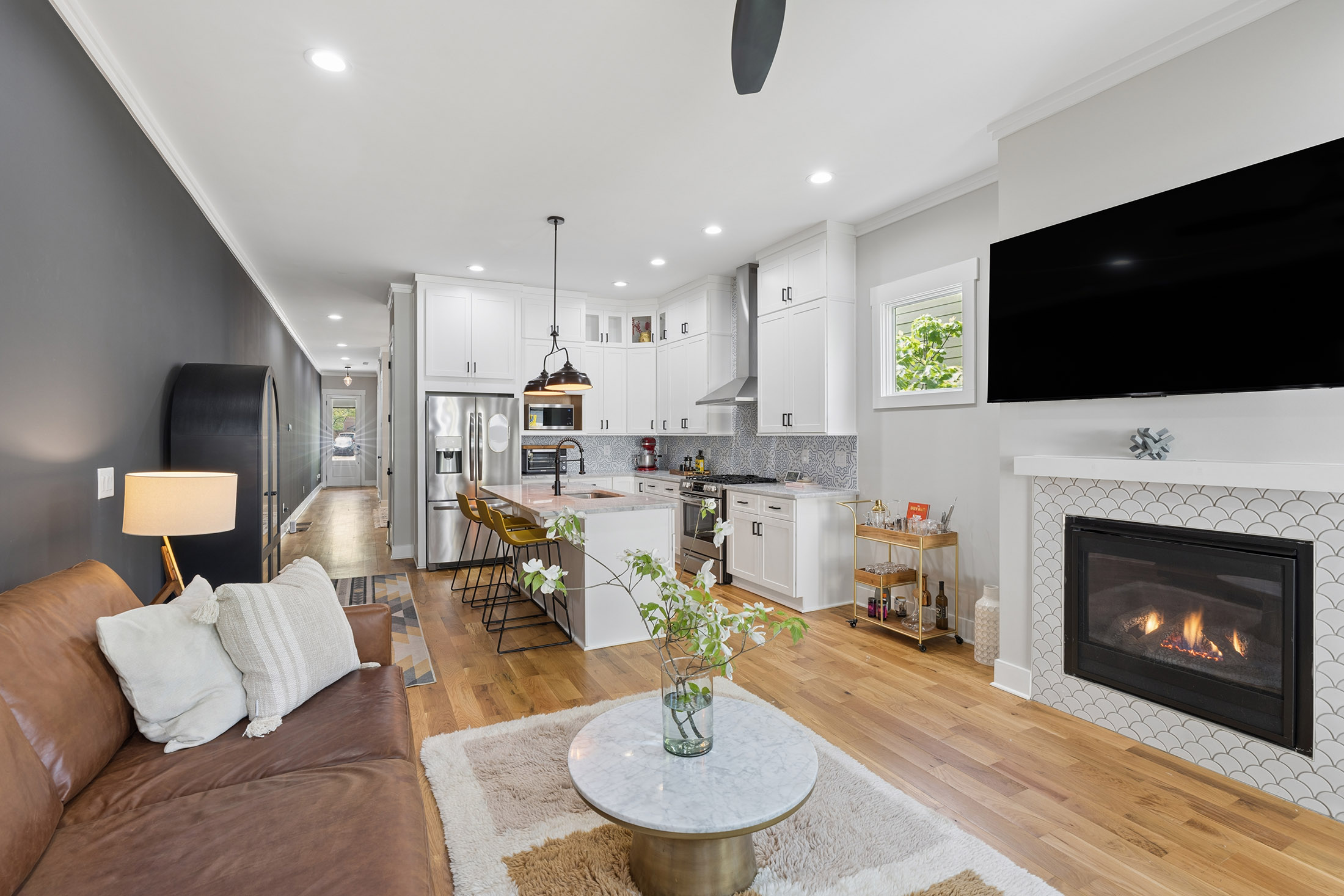  beautifully designed craftsman-style townhome near grant  park - 物件實景