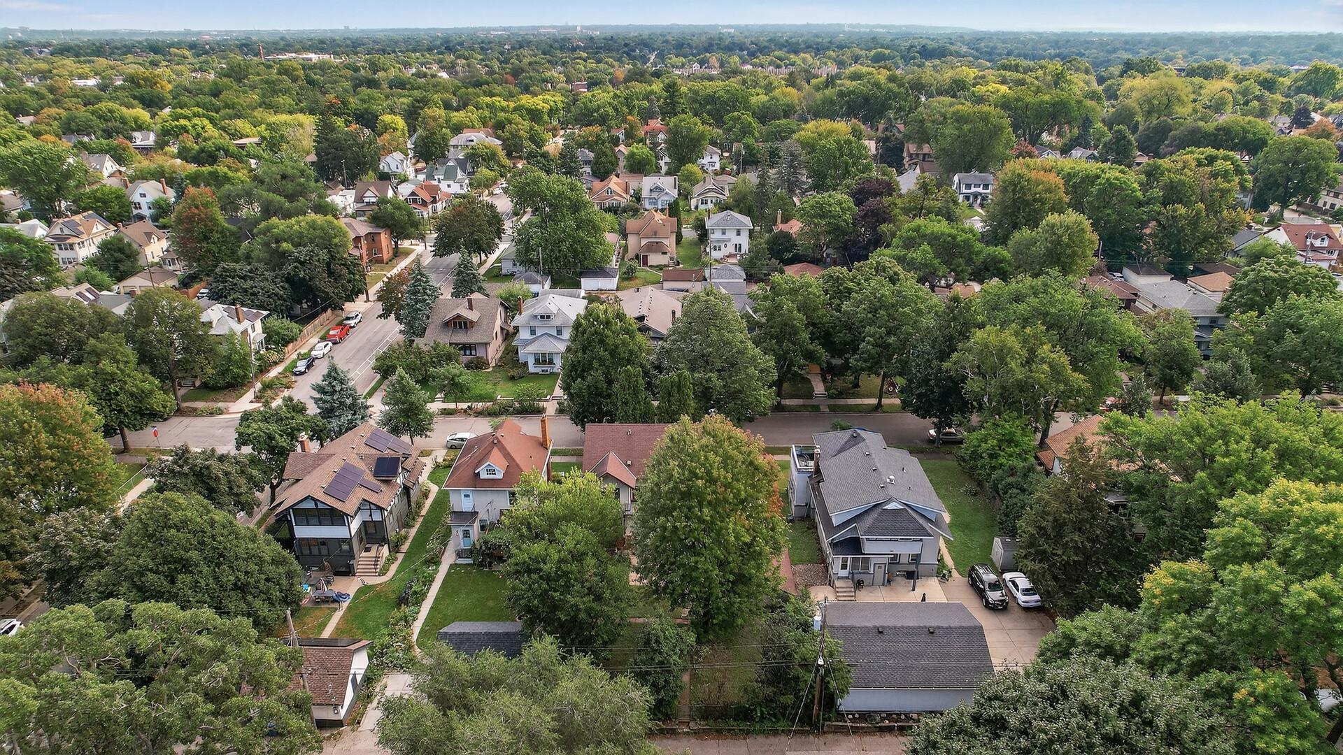 Minneapolis, Minnesota, 55409, United States, 4 Bedrooms Bedrooms, ,2 BathroomsBathrooms,Residential,For Sale,1959078