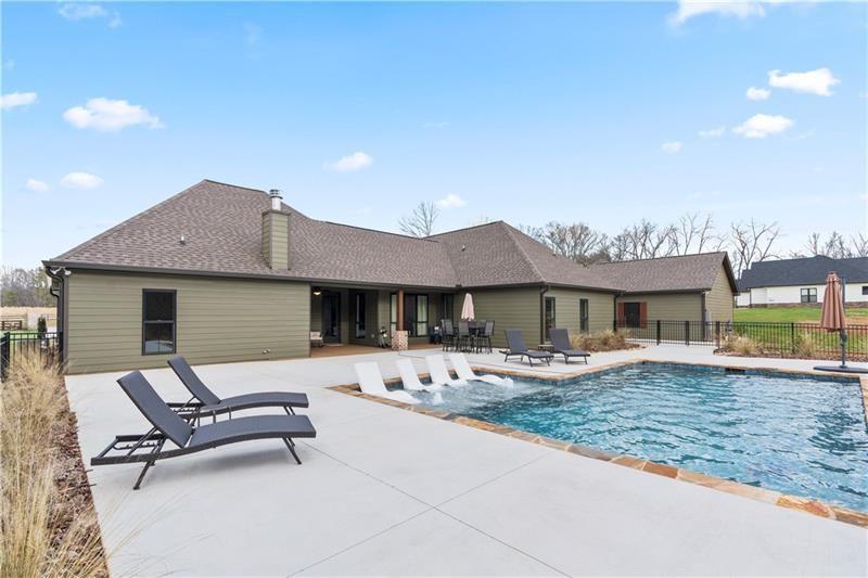 Carrollton, Georgia, 30116, United States, 5 Bedrooms Bedrooms, ,4 BathroomsBathrooms,Residential,For Sale,1998185