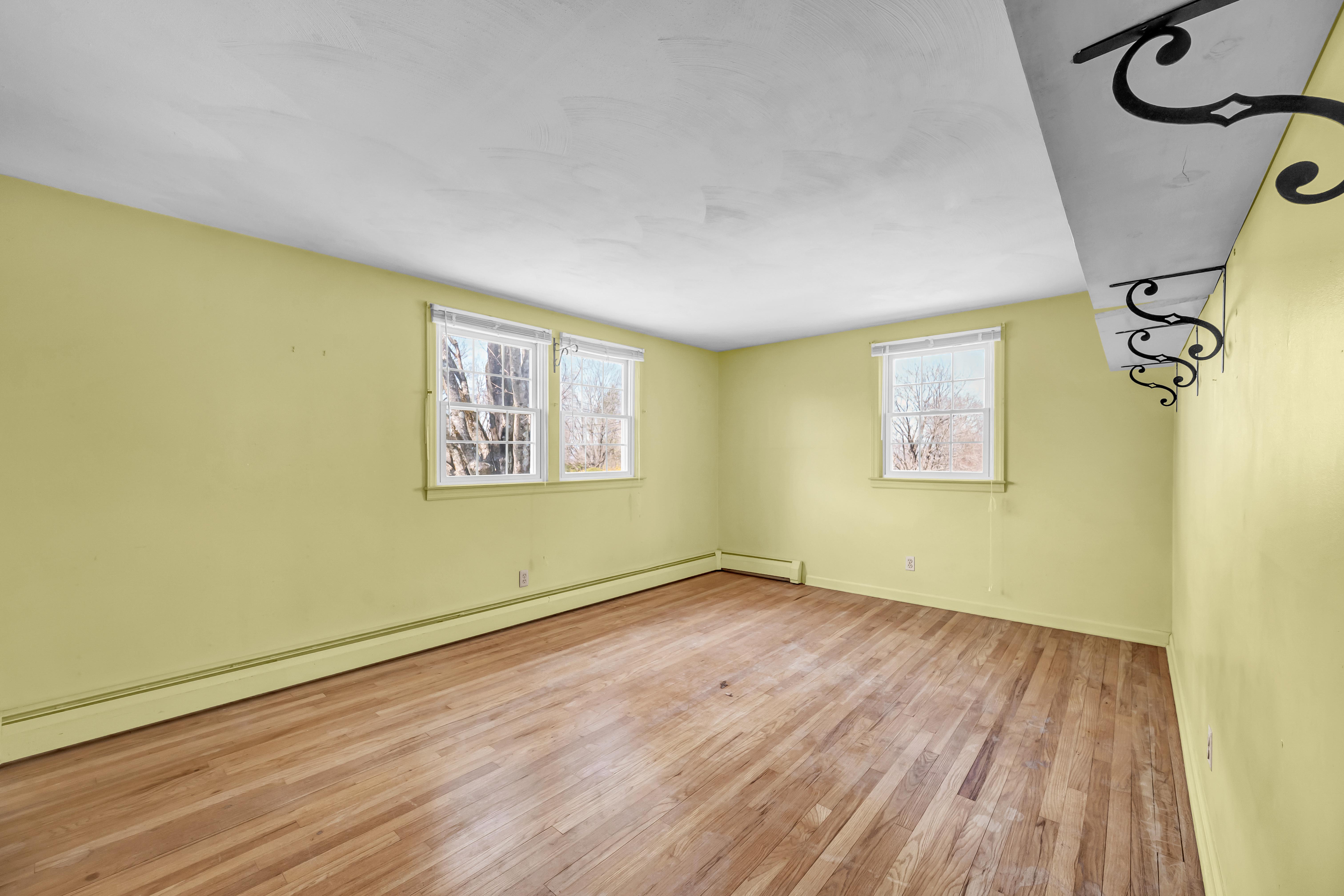  Well Built Colonial - 物件實景