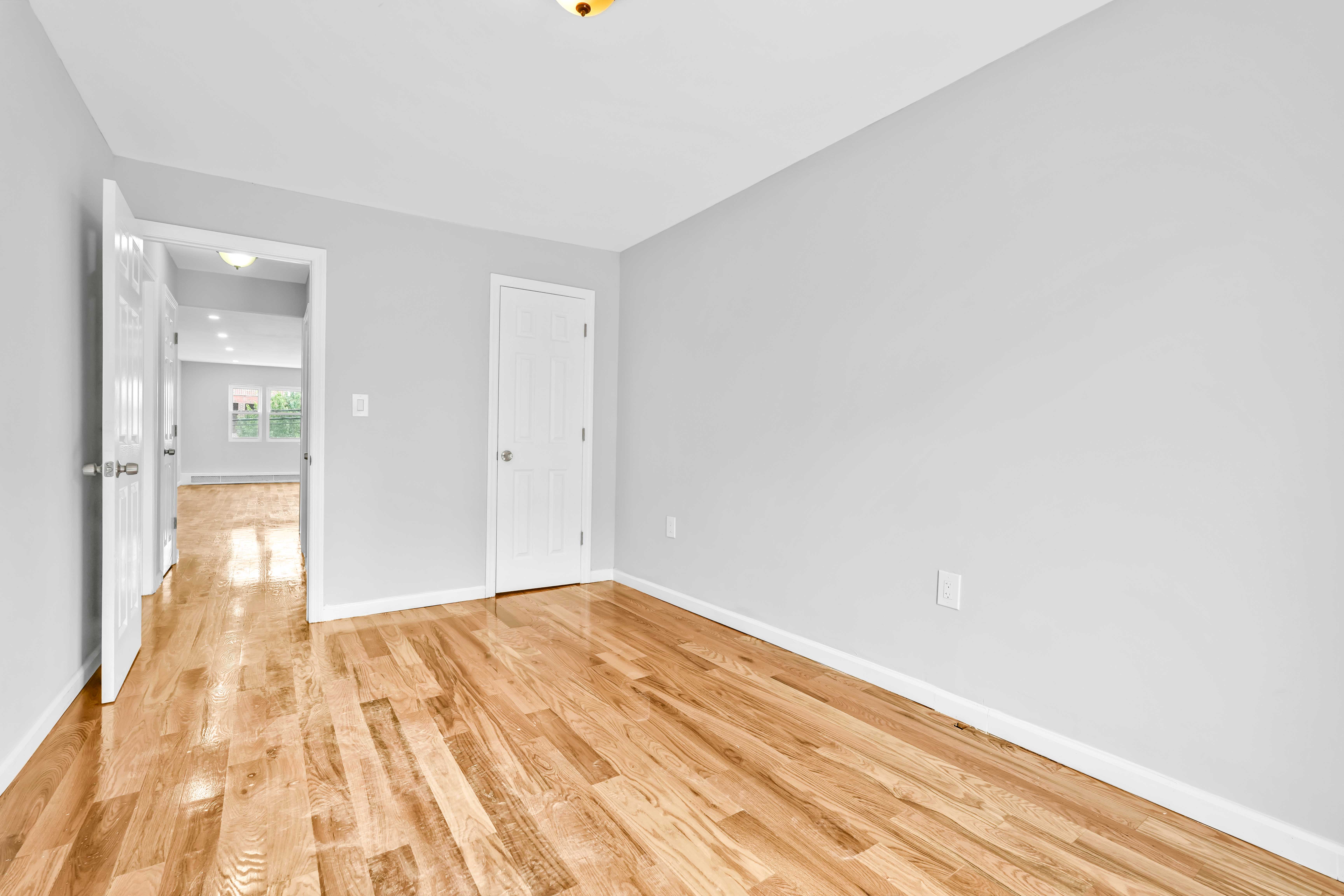 Bronx, New York, 1046, United States, 8 Bedrooms Bedrooms, ,5 BathroomsBathrooms,Residential,For Sale,1921443