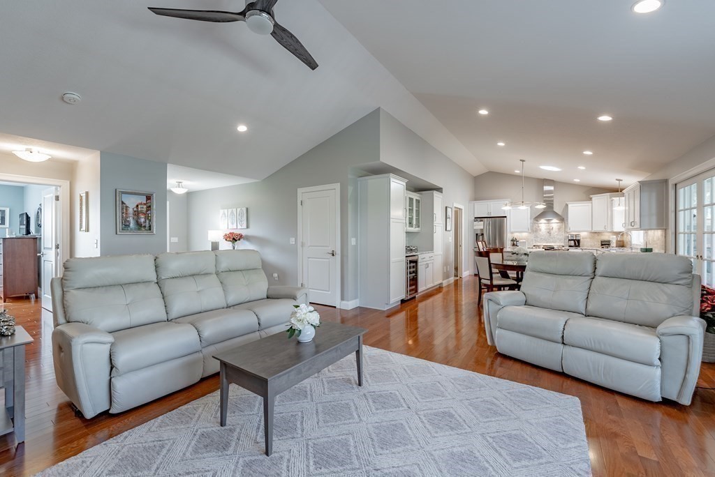 Ludlow, Massachusetts, 01056, United States, 2 Bedrooms Bedrooms, ,2 BathroomsBathrooms,Residential,For Sale,1925126
