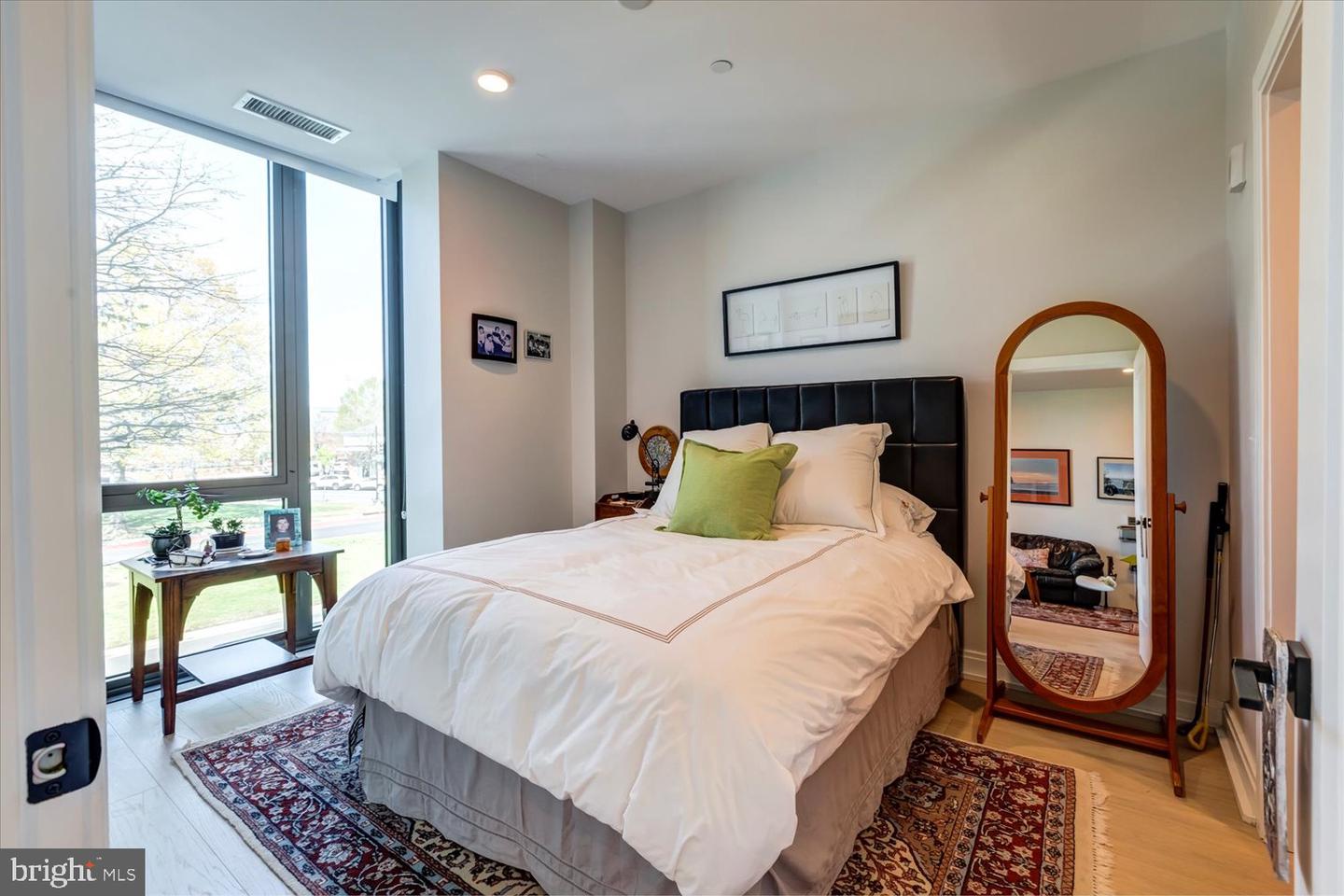 Washington, District of Columbia, 20003, United States, 1 Bedroom Bedrooms, ,2 BathroomsBathrooms,Residential,For Sale,1766672