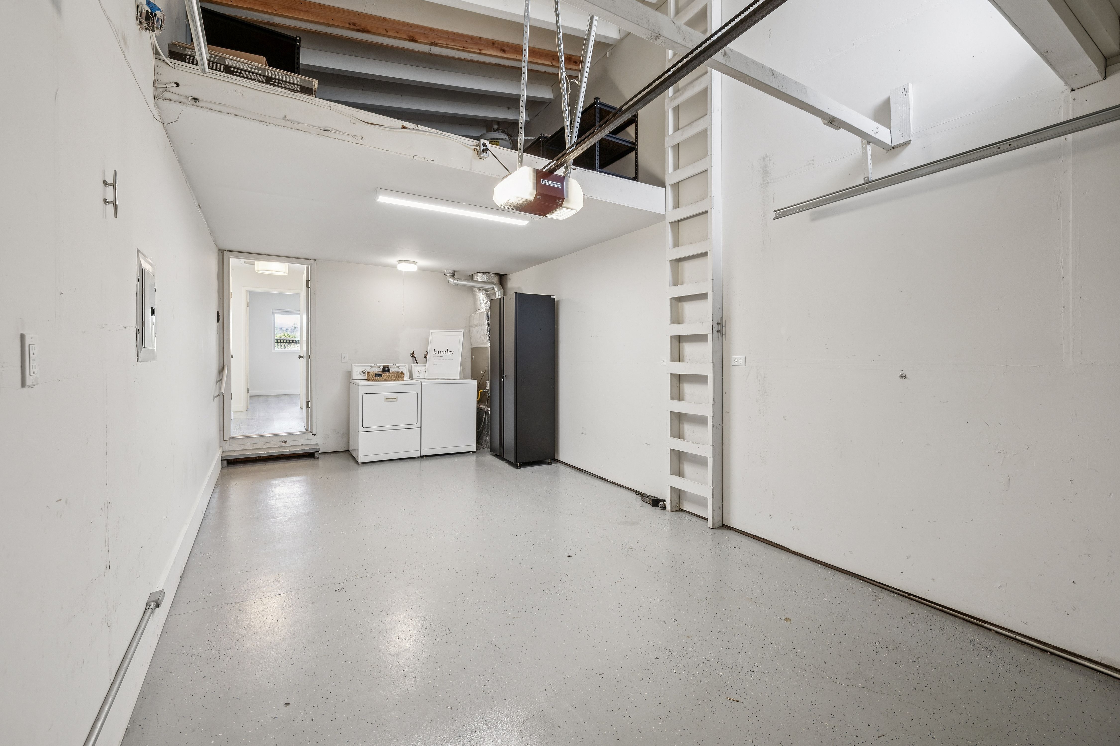  Tastefully Remodeled One-Level Condominium - 物件實景