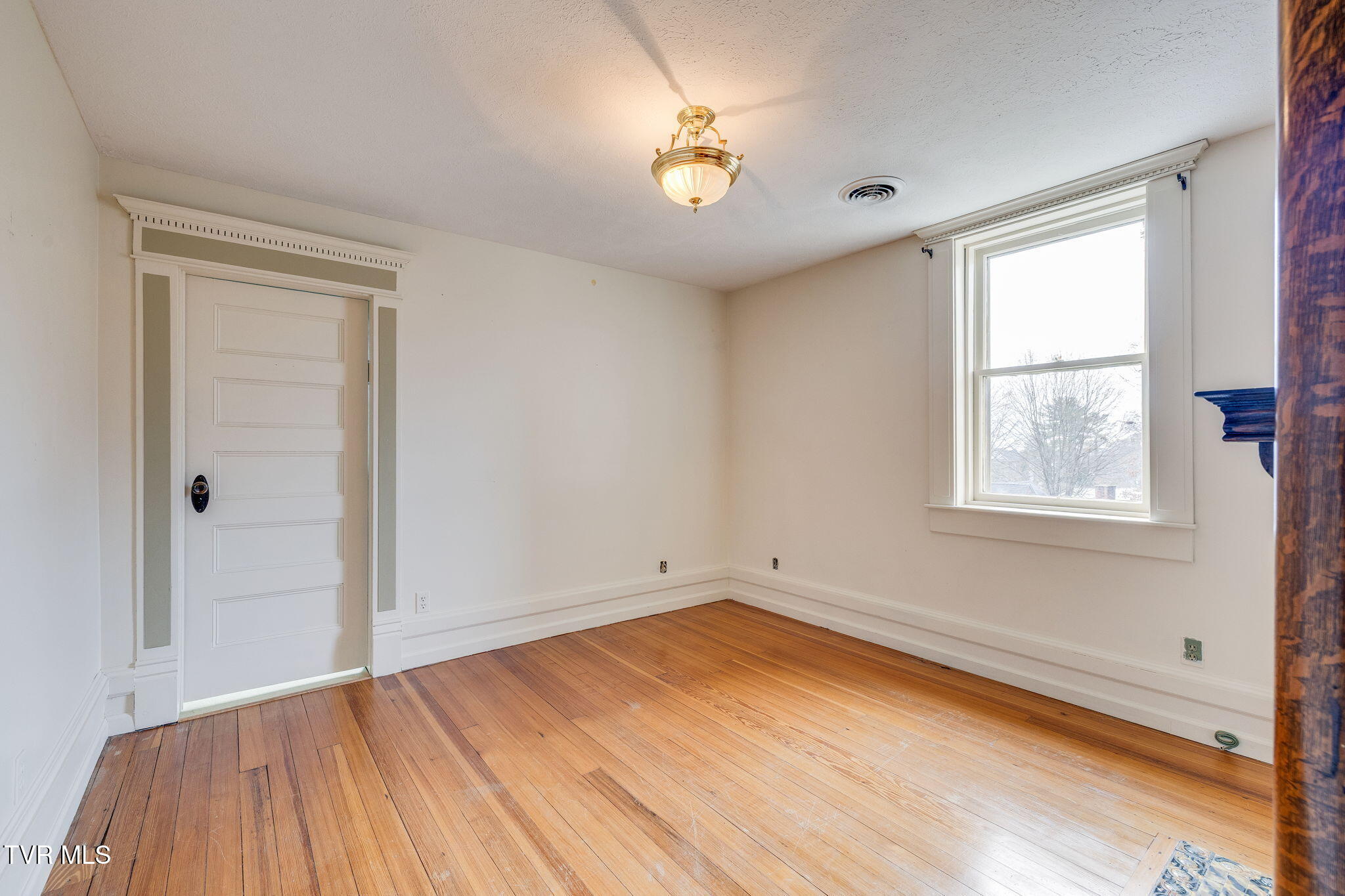 Bristol, Tennessee, 37620, United States, 4 Bedrooms Bedrooms, ,5 BathroomsBathrooms,Residential,For Sale,2005262