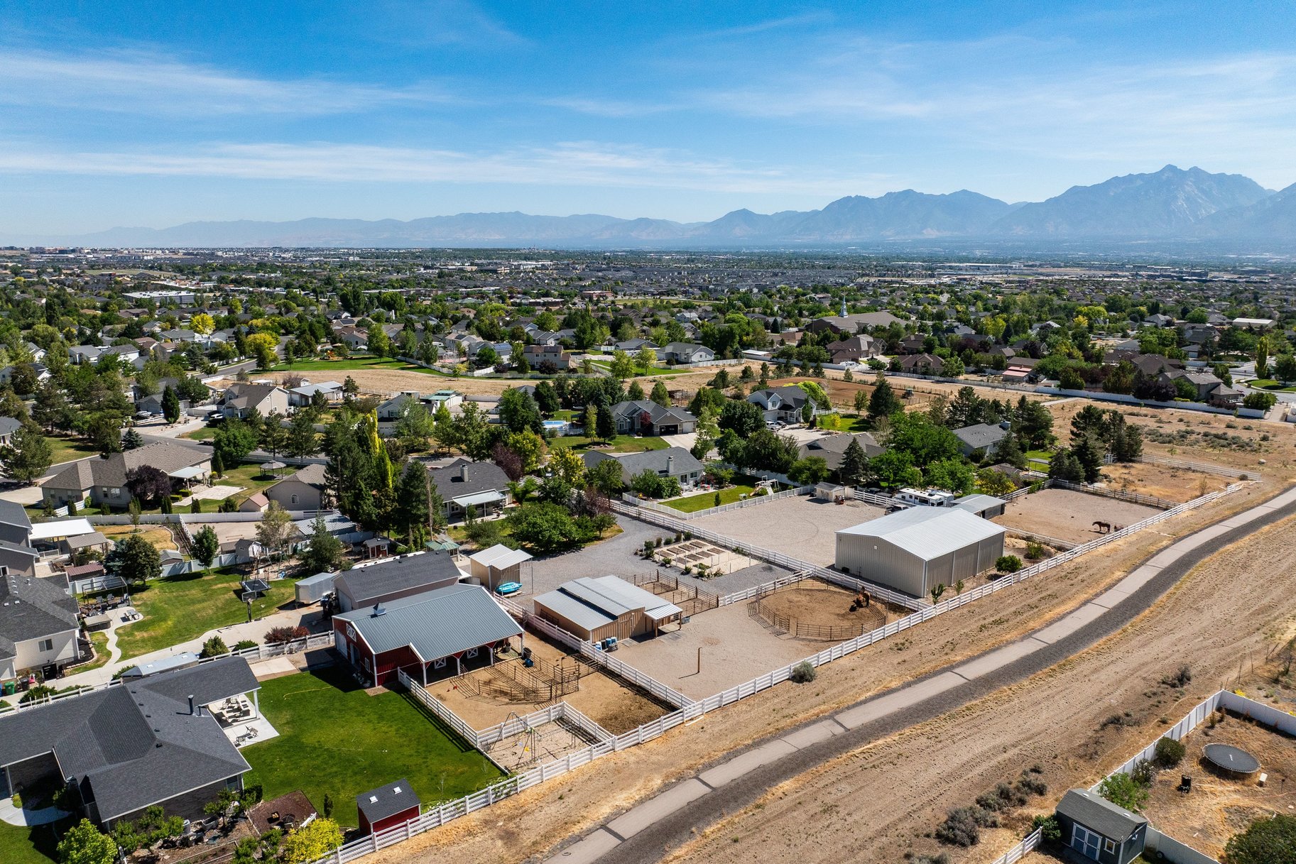  Fully Equipped Horse Property with Trail Access & Neighborhood Arena - 物件實景
