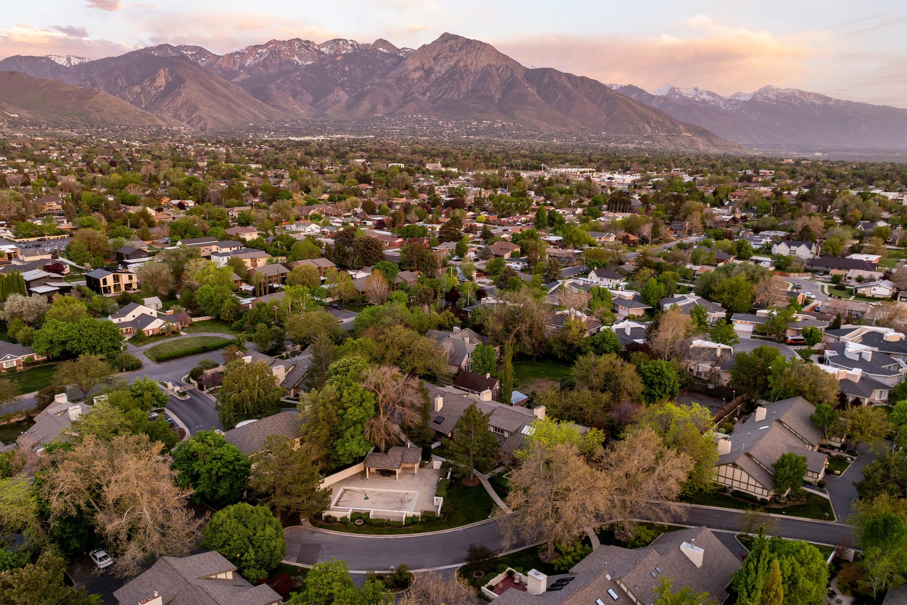  A Large Home in a Sought-After Private Community in East Millcreek - 物件實景