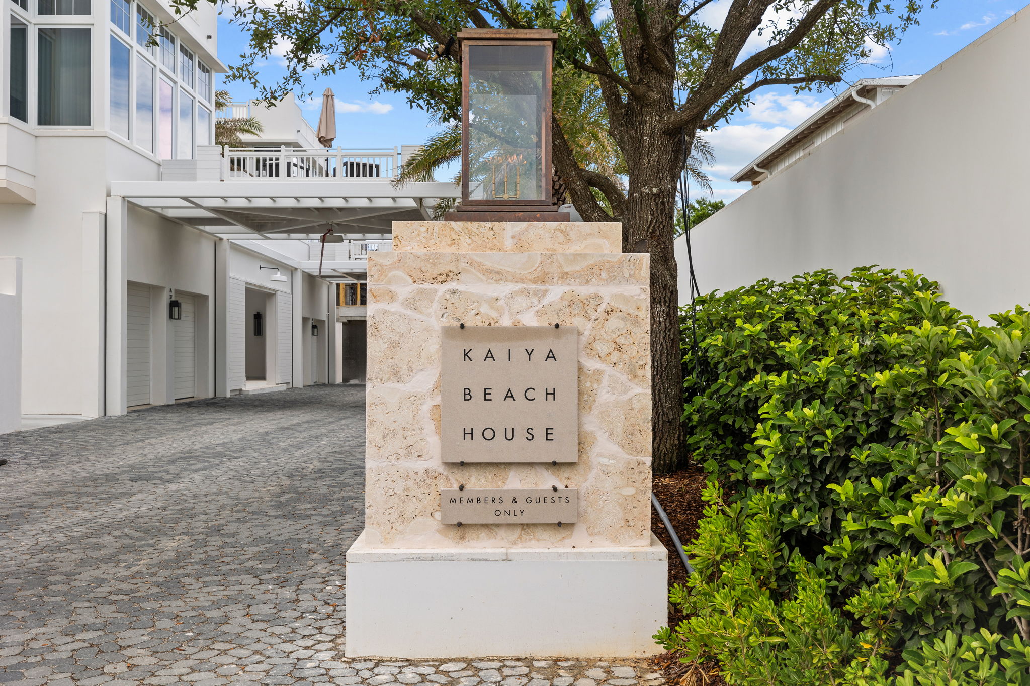  Architectural Gem With Pool And Carriage House - 物件實景