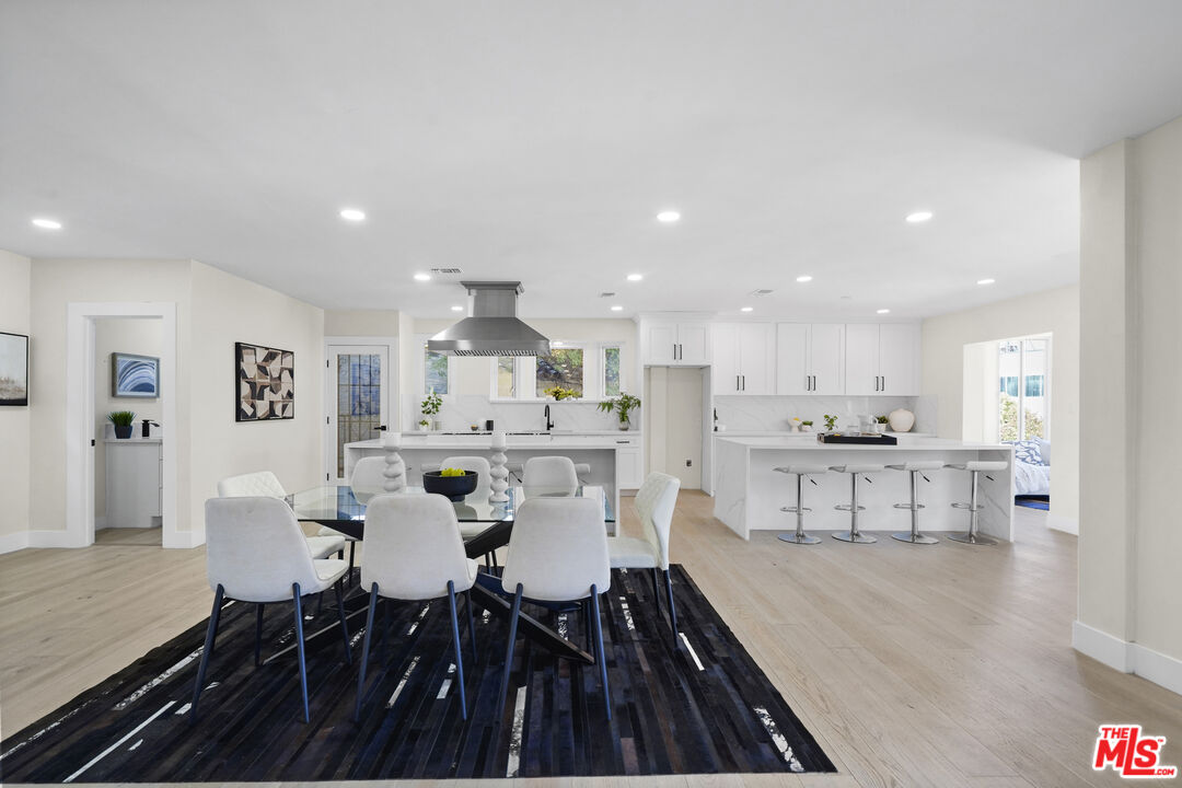 Los Angeles, California, 90068, United States, 5 Bedrooms Bedrooms, ,4 BathroomsBathrooms,Residential,For Sale,1892047