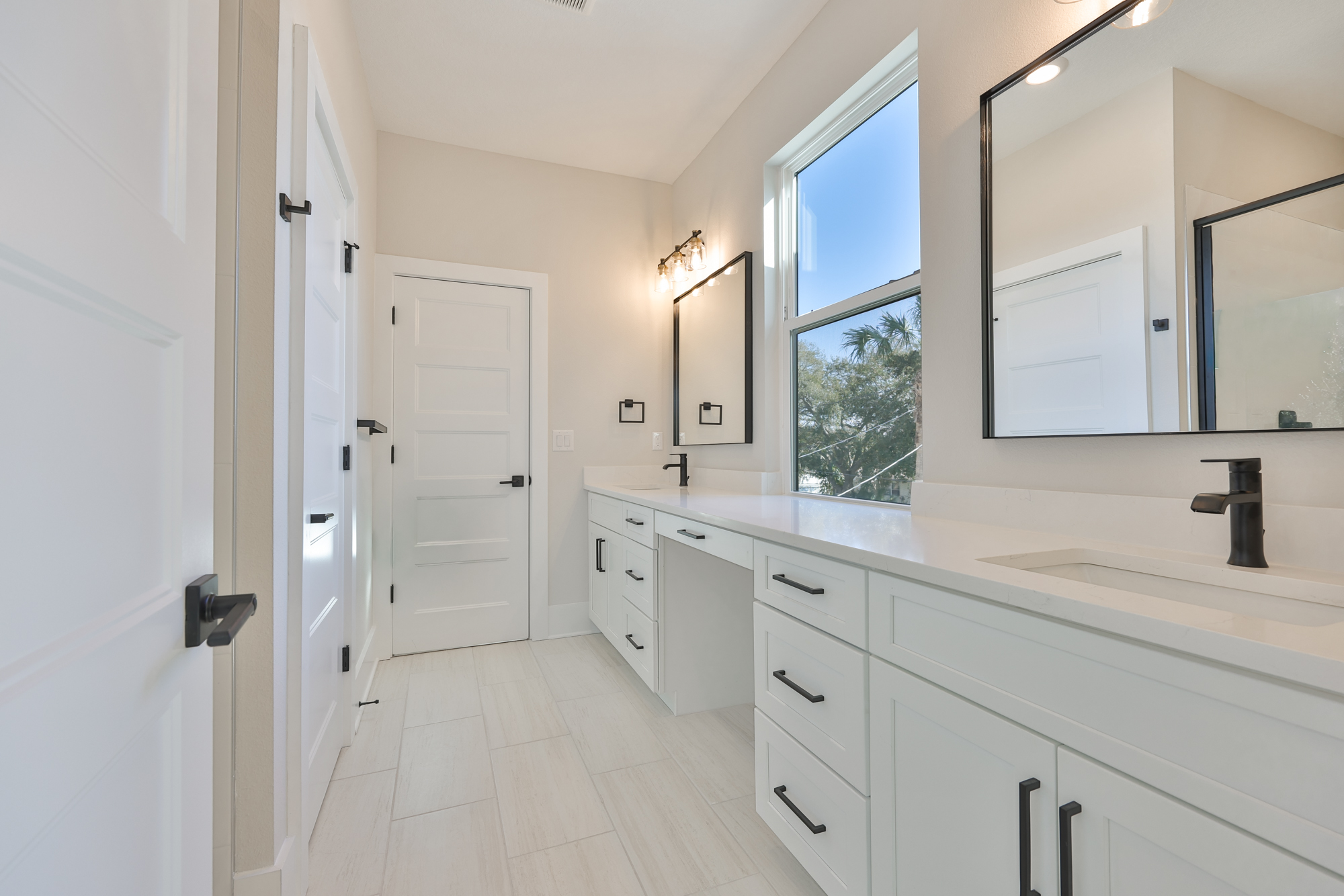 Tampa, Florida, 33611, United States, 5 Bedrooms Bedrooms, ,4 BathroomsBathrooms,Residential,For Sale,1992381
