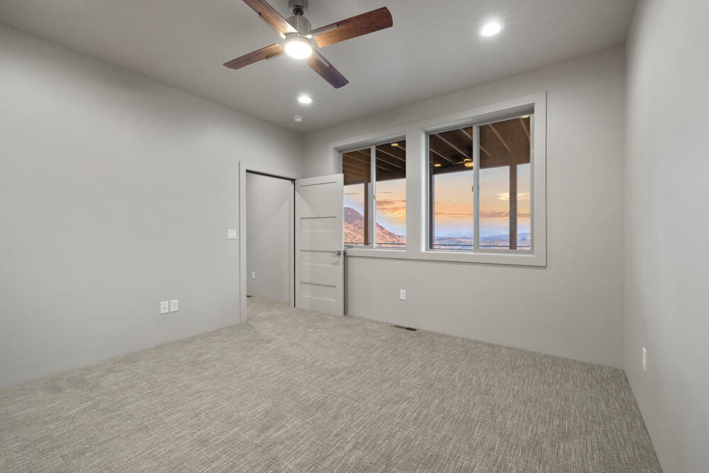 Klamath Falls, Oregon, 97601, United States, 3 Bedrooms Bedrooms, ,4 BathroomsBathrooms,Residential,For Sale,1794380