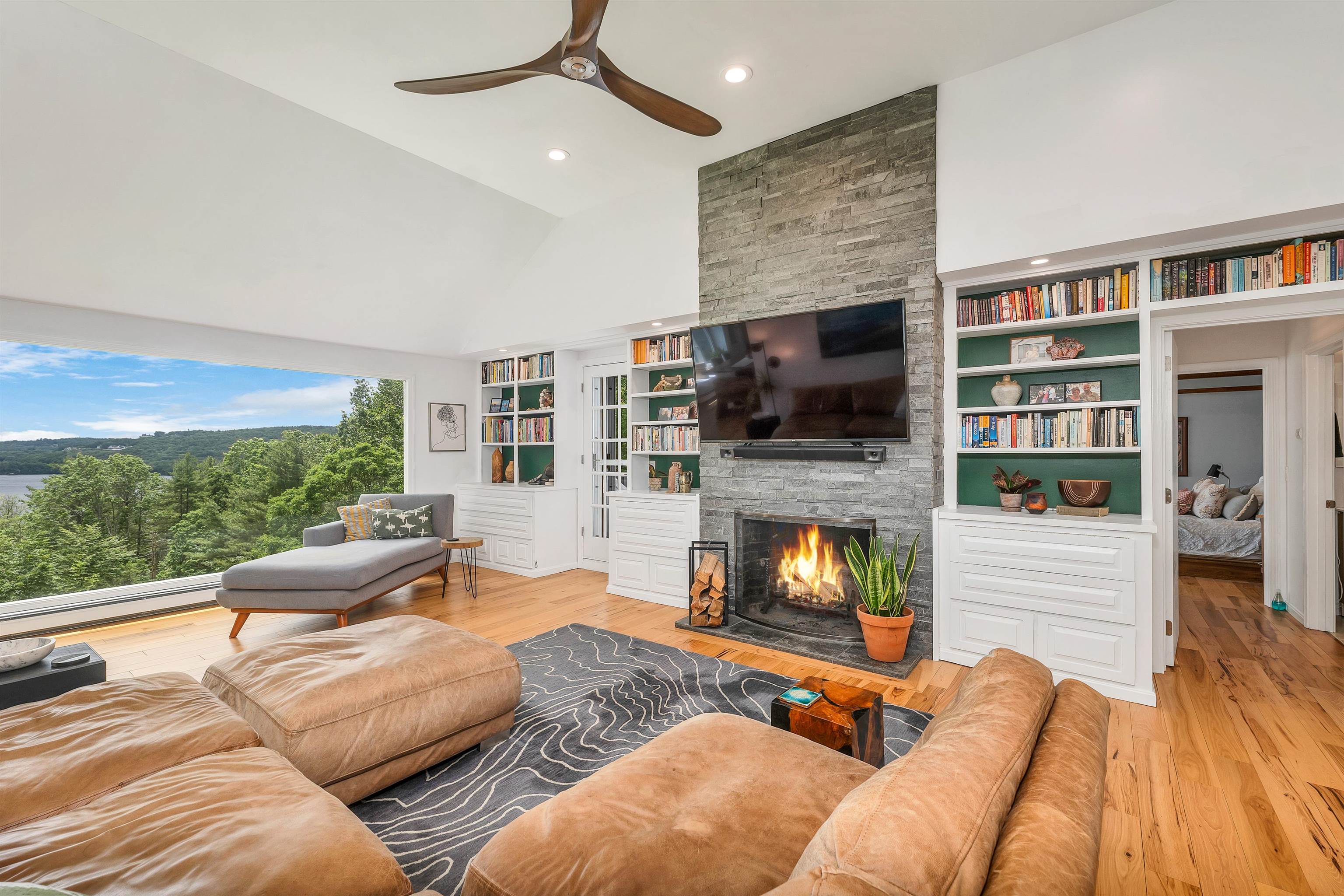 Meredith, New Hampshire, 03253, United States, 3 Bedrooms Bedrooms, ,2 BathroomsBathrooms,Residential,For Sale,1901230