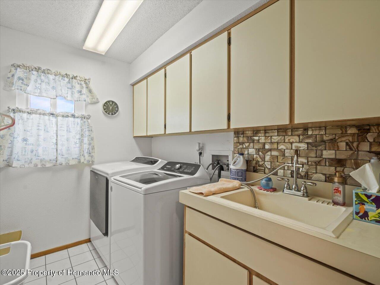 Hernando Beach, Florida, 34607, United States, 5 Bedrooms Bedrooms, ,4 BathroomsBathrooms,Residential,For Sale,1902027