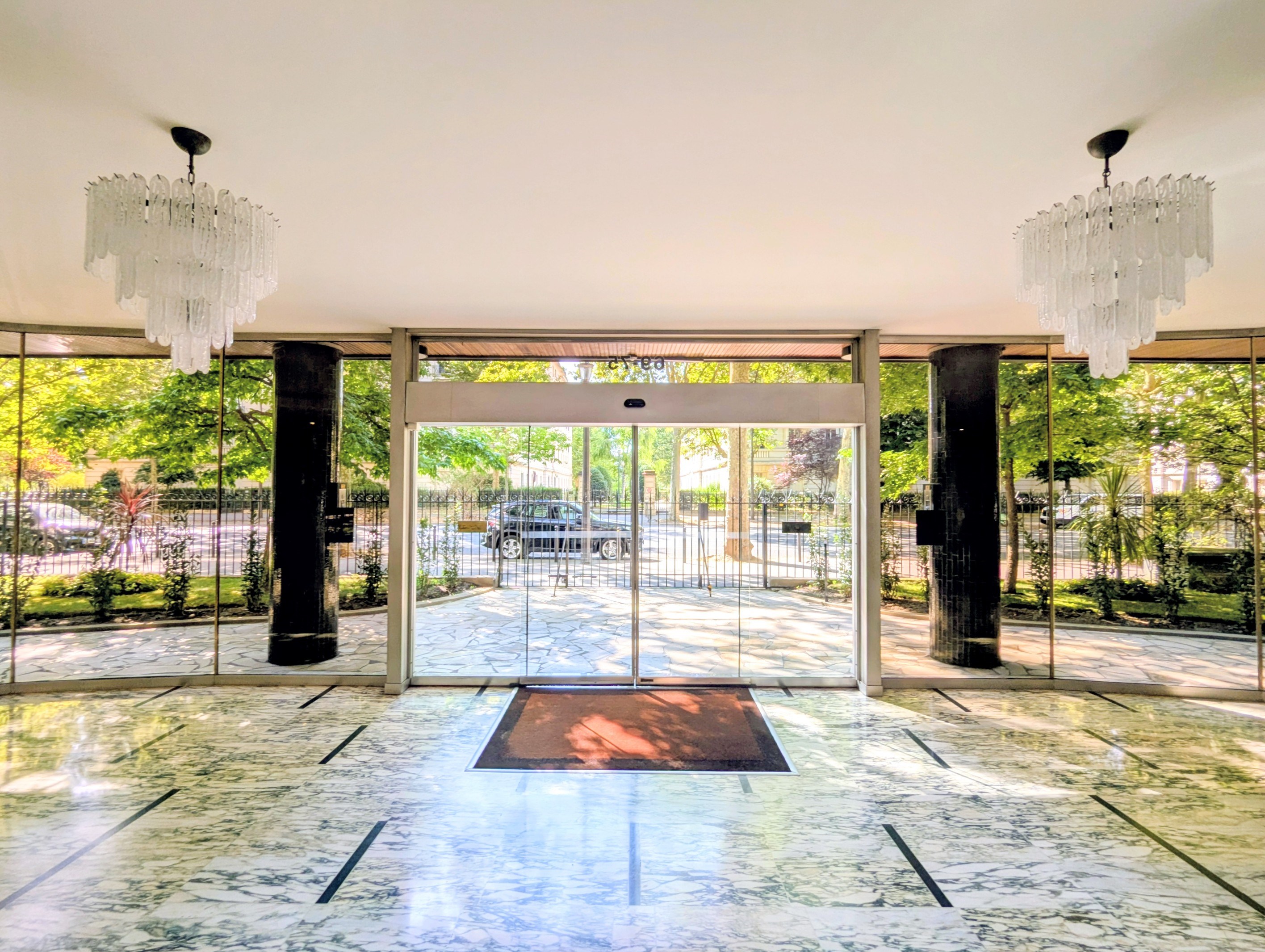  An elegant family residence with balcony, filled with natural light - 物件實景