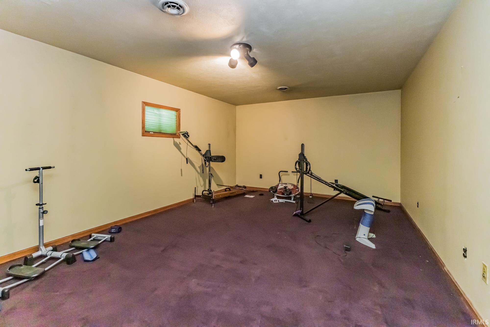 Hartford City, Indiana, 47348, United States, 6 Bedrooms Bedrooms, ,3 BathroomsBathrooms,Residential,For Sale,1870324