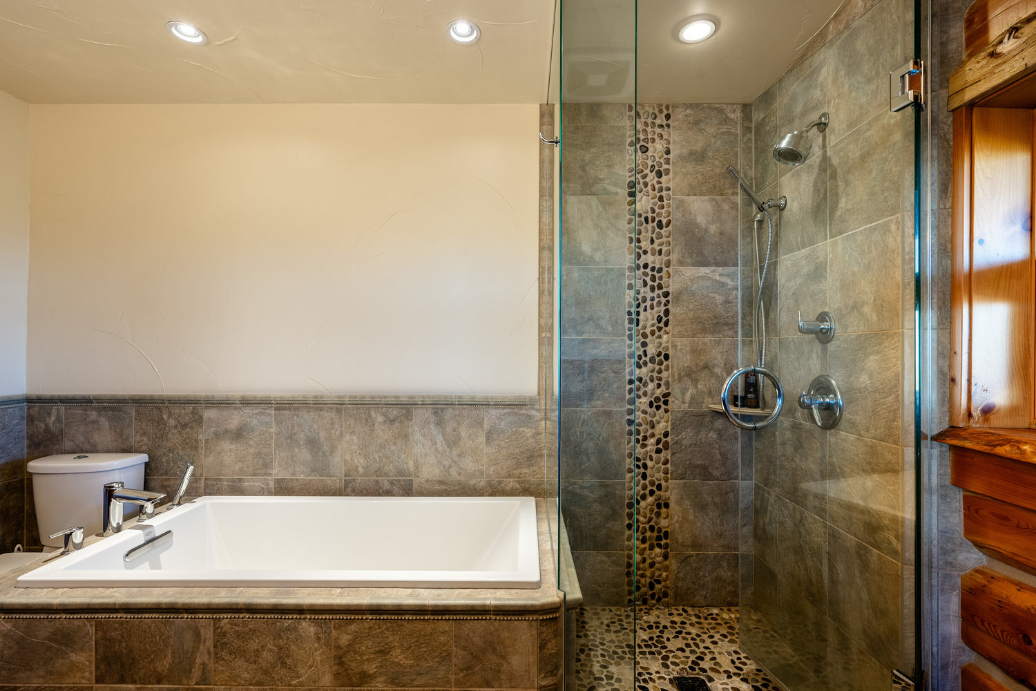 Sheridan, Wyoming, 82801, United States, 2 Bedrooms Bedrooms, ,2 BathroomsBathrooms,Residential,For Sale,1982775