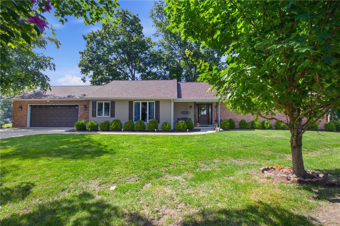 Warren Ave, Charleston, IL 61920