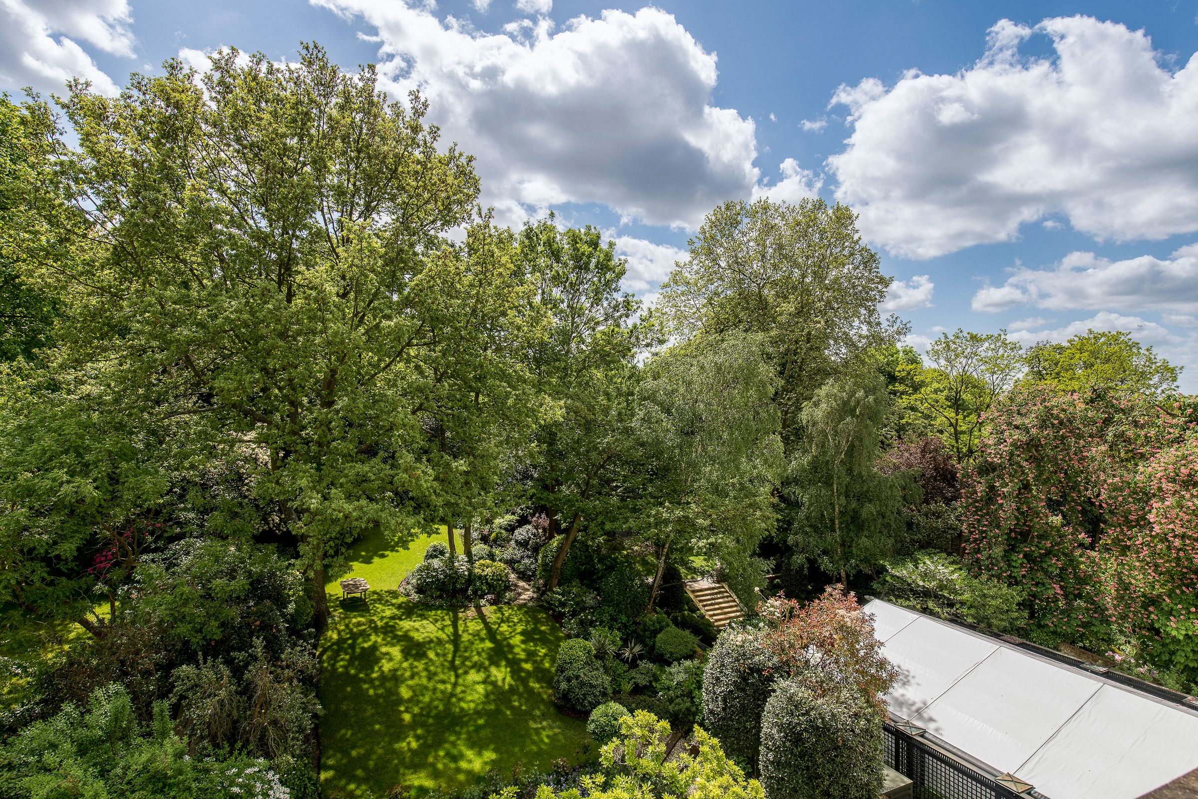  A Knightsbridge Building with a Garden Maisonette and Three Upper Residences - 物件實景
