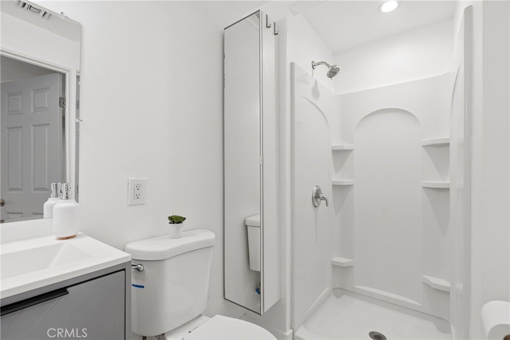 Los Angeles, California, 90063, United States, 2 Bedrooms Bedrooms, ,1 BathroomBathrooms,Residential,For Sale,1990786