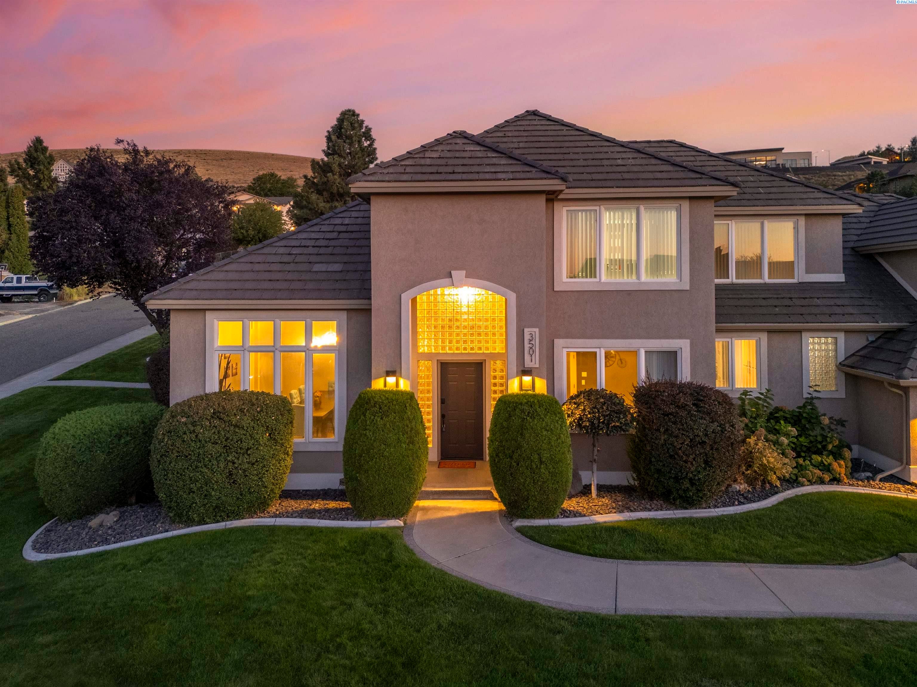 Kennewick, Washington, 99337, United States, 6 Bedrooms Bedrooms, ,4 BathroomsBathrooms,Residential,For Sale,1979182