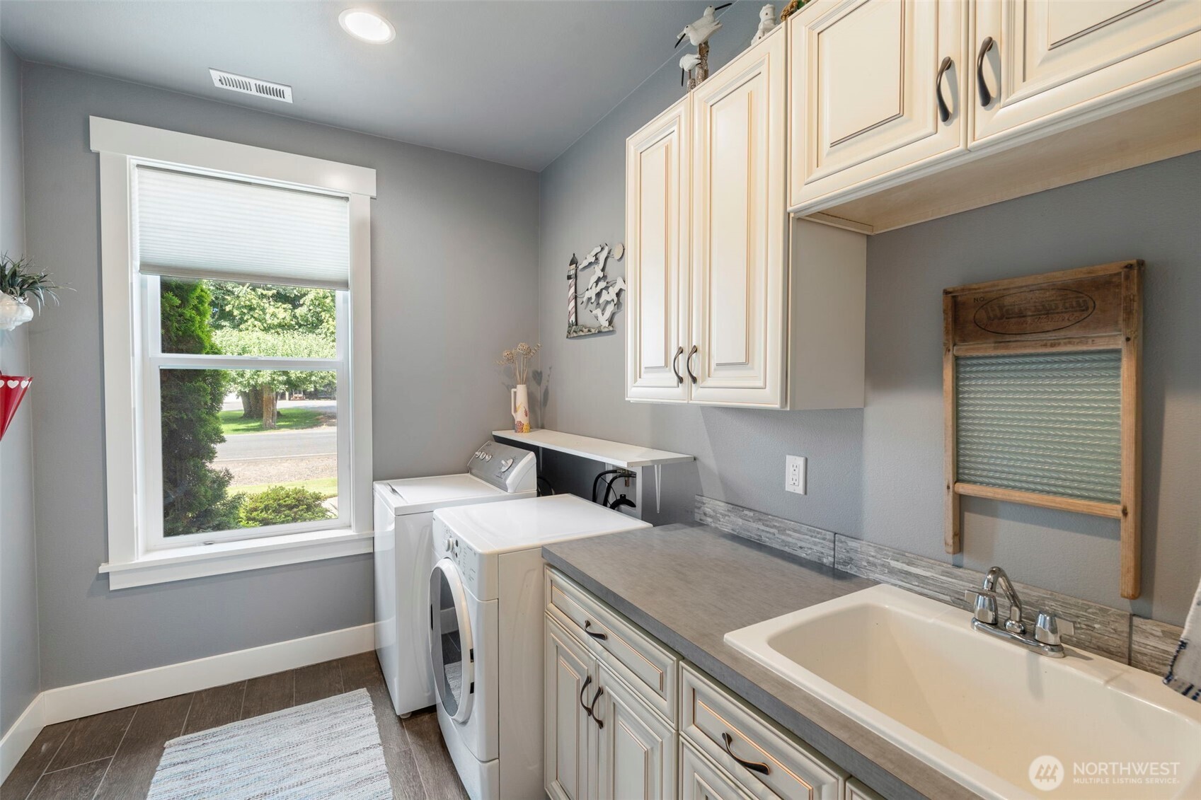 Chehalis, Washington, 98532, United States, 3 Bedrooms Bedrooms, ,3 BathroomsBathrooms,Residential,For Sale,1879305