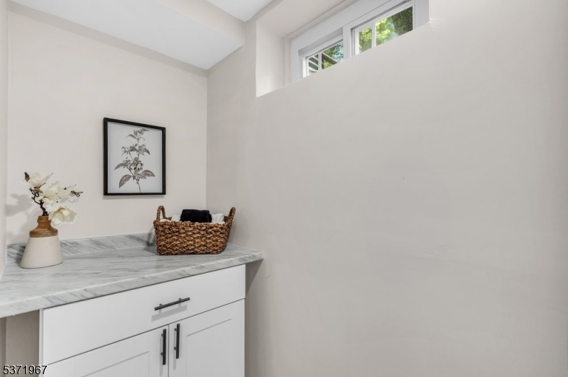 Berkeley Heights Twp., New Jersey, 07922, United States, 5 Bedrooms Bedrooms, ,3 BathroomsBathrooms,Residential,For Sale,1927400