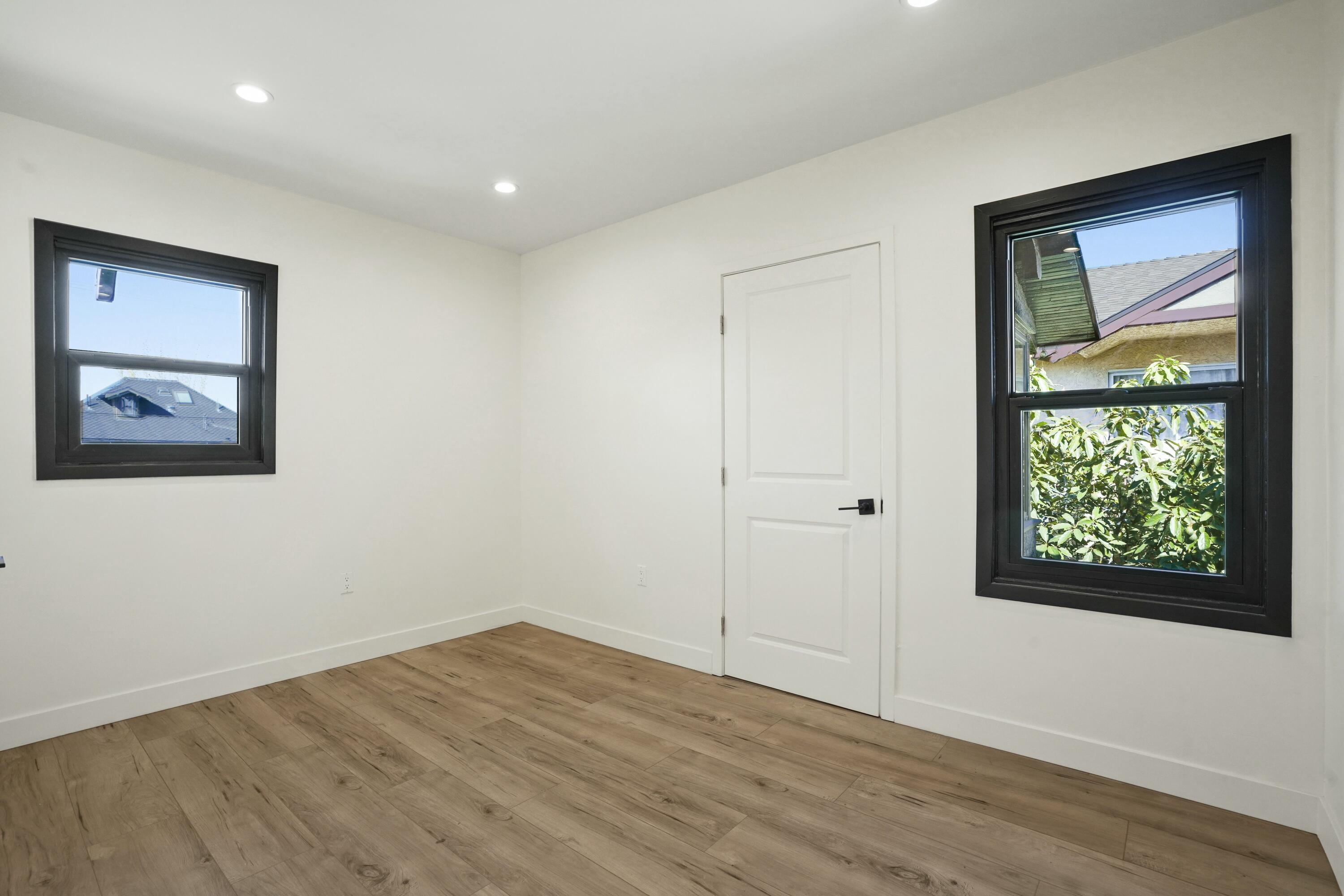 Los Angeles, California, 90007, United States, 5 Bedrooms Bedrooms, ,3 BathroomsBathrooms,Residential,For Sale,1979563