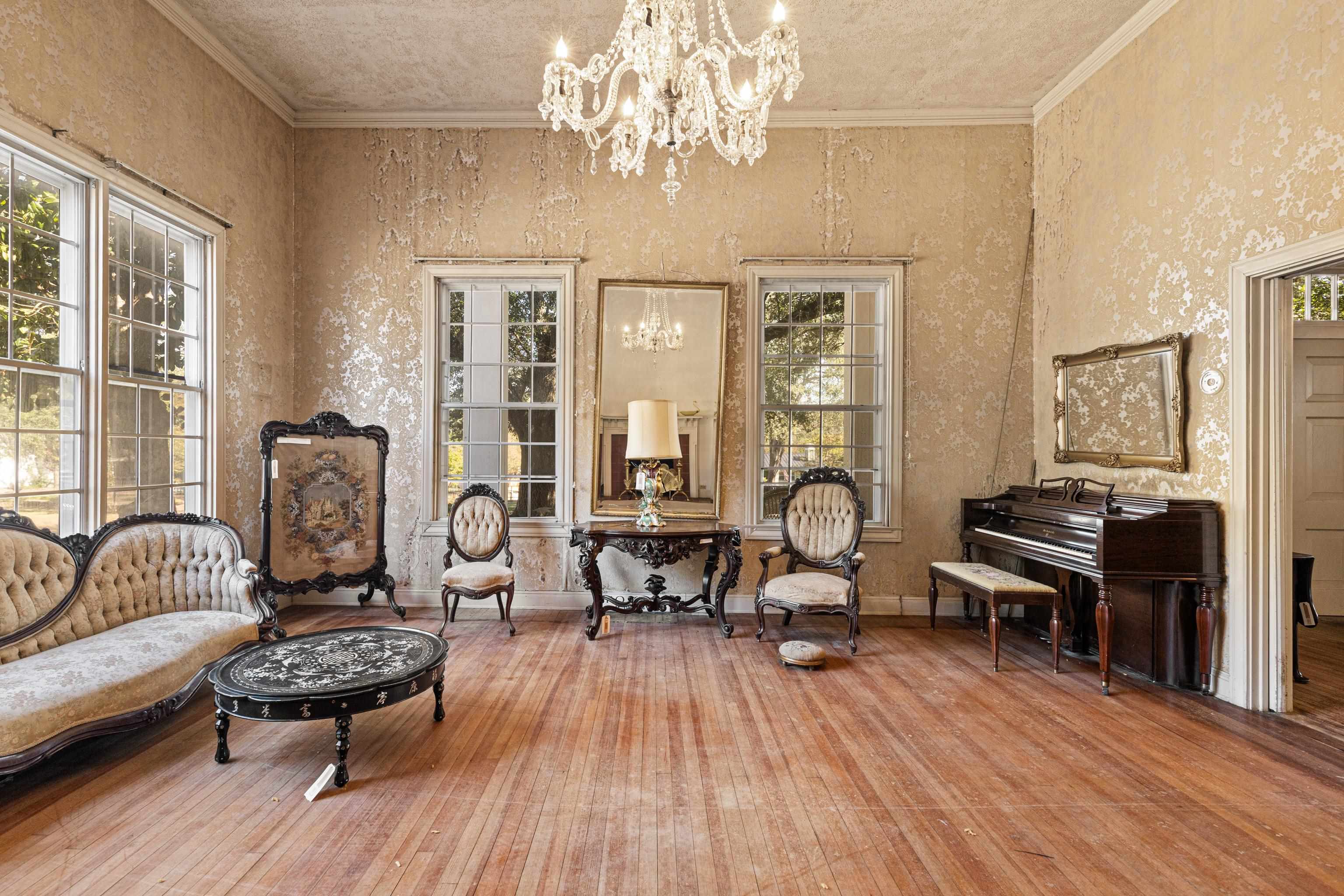 Jefferson, Texas, 75657, United States, 5 Bedrooms Bedrooms, ,5 BathroomsBathrooms,Residential,For Sale,1978271