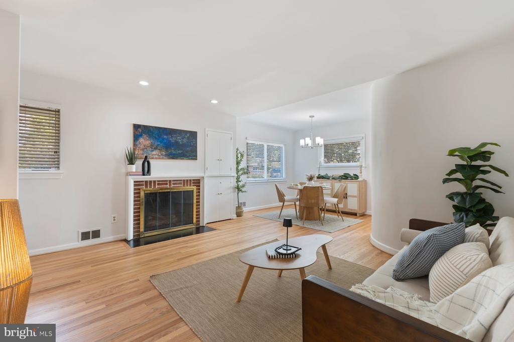 Takoma Park, Maryland, 20912, United States, 2 Bedrooms Bedrooms, ,2 BathroomsBathrooms,Residential,For Sale,1974718