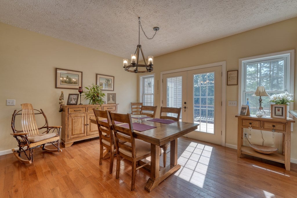Murphy, North Carolina, 28906, United States, 3 Bedrooms Bedrooms, ,3 BathroomsBathrooms,Residential,For Sale,1902366